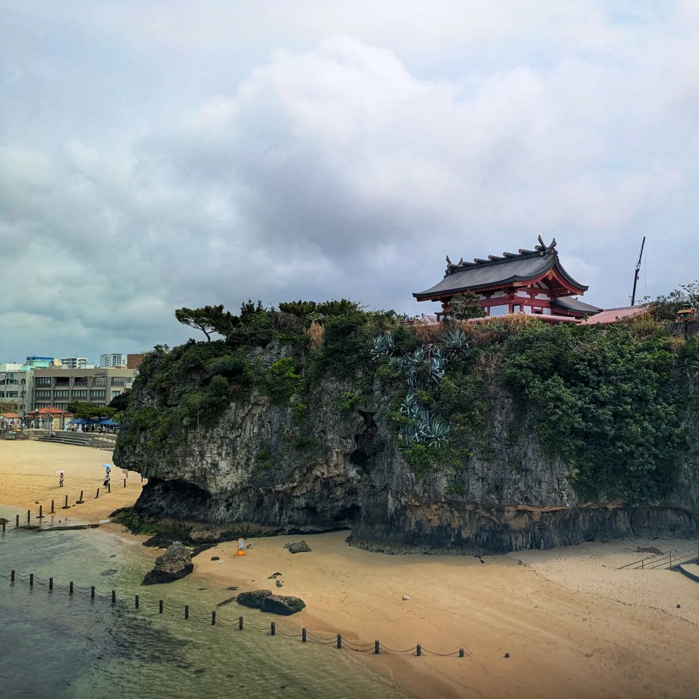 Leaving SY Yum Yum safely in Yonabaru Marina, we headed out to explore 𝗢𝗸𝗶𝗻𝗮𝘄𝗮 for the first time and discover its unique culture — even within Japan 🇯🇵
➀ 𝗡𝗮𝗺𝗶𝗻𝗼𝘂𝗲 𝗦𝗵𝗿𝗶𝗻𝗲 ⛩️
One of Okinawa’s most important shrines, perched on a huge rock above the East China Sea, with the big city of Naha in the background.
➁ 𝗦𝗵𝘂𝗿𝗶 𝗖𝗮𝘀𝘁𝗹𝗲 🏯
Once the royal palace of the Ryukyu Kingdom. Most of the castle burned down in 2019 and is still being rebuilt, but there are still many beautiful spots around the grounds — like the 𝗦𝗵𝘂𝗿𝗲𝗶𝗺𝗼𝗻 𝗚𝗮𝘁𝗲 ➂.
➃ 𝗦𝗵𝗶𝘀𝗮 🦁
Traditional Okinawan guardian lions protecting homes and temples. They always come in pairs: one with an open mouth to scare away evil spirits, and one with a closed mouth to keep good fortune in. ✨
#okinawa #japantravel #visitokinawa #naha #shuricastle