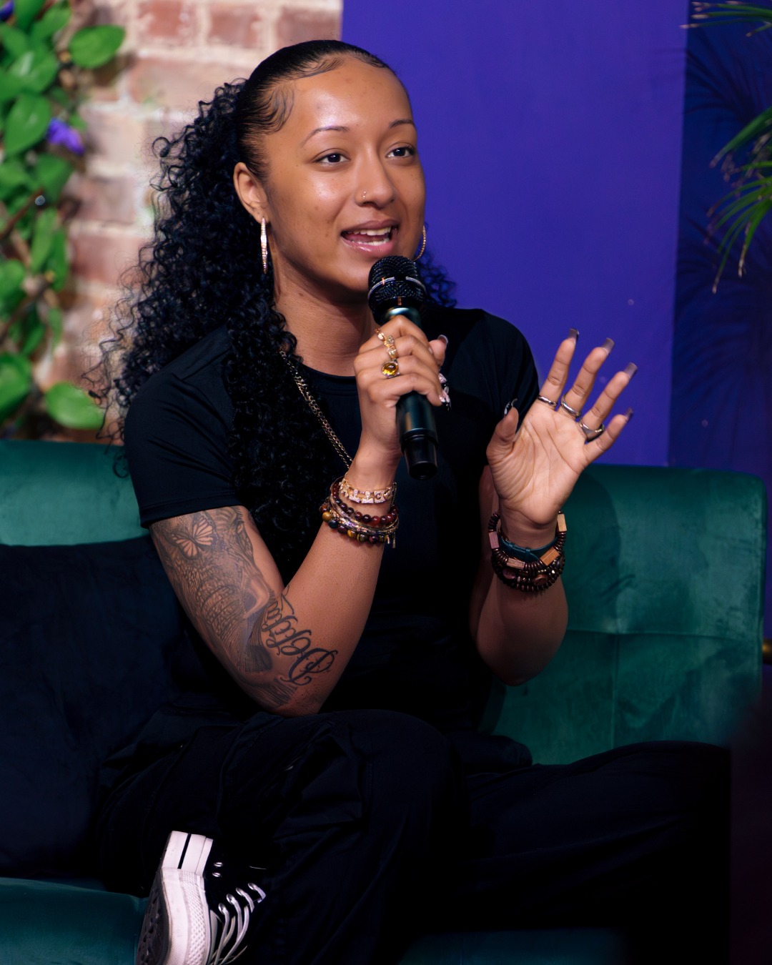this is what happens when magic meets purpose 🌿 @pettywap stepped into our Secret Garden and owned every second of it.
From a conversation that pulled us deeper into her world… to a performance that had the whole room vibin 🔥
next session… be in the room 🌿
📸 @whatbluesees
#KeepGrowing #SGS #HipHop #LivePerformance #RoseGardenEvents