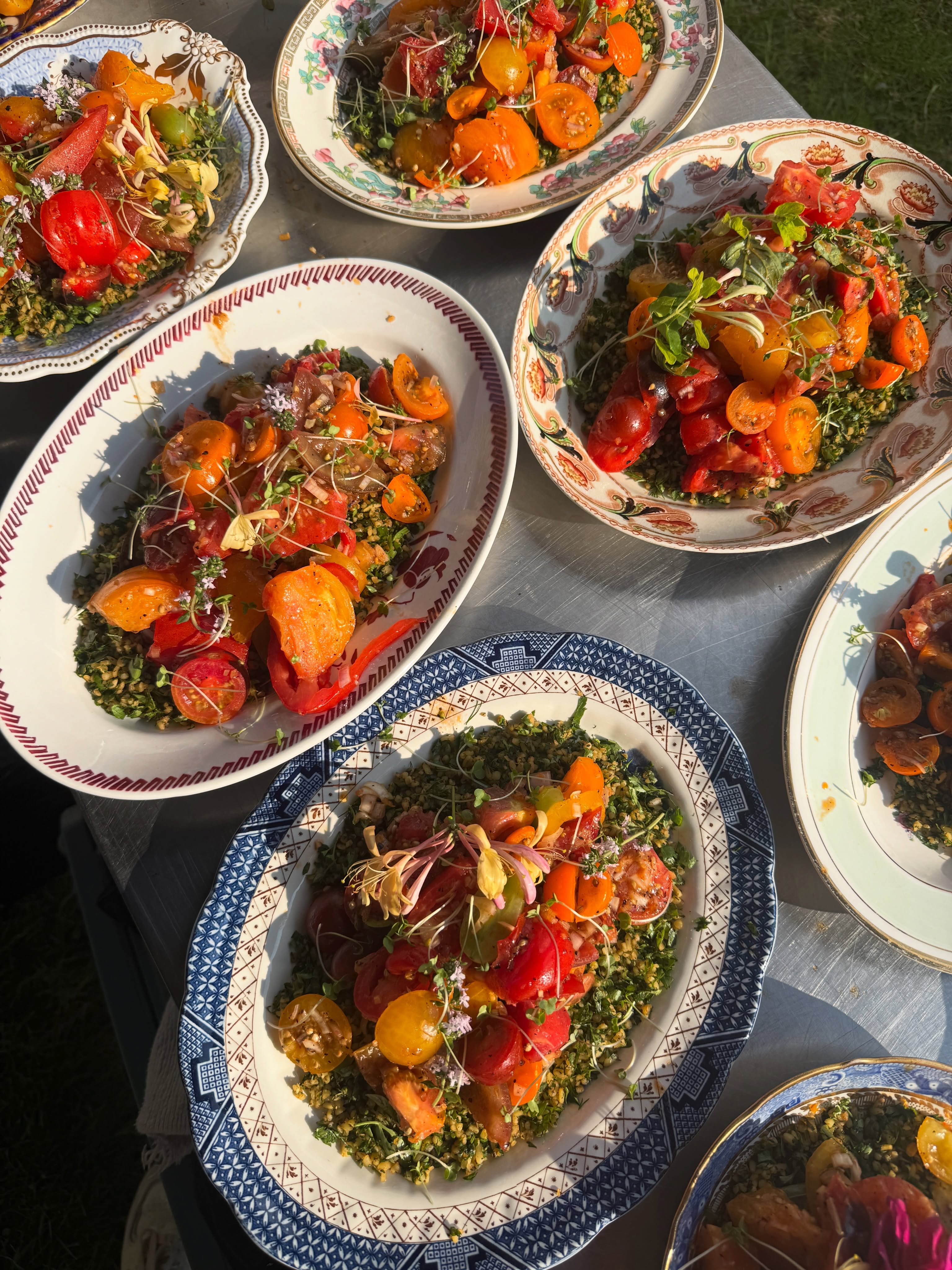 Perfect weather for a perfect little wedding on Saturday! The barns at @courtfarmstanderwick were looking glorious, swallows flying all over the place, and 50 very happy guests with a fully vegetarian menu.
- heritage tom salad with shallot & coriander seed crisp on a bed of tabbouleh (pre plate wipe obvs)
- seared halloumi and spiced aub with zhoug and date syrup
- glass of fizz waiting *just* before they all sat down
- perfect asparagus ready for dipping
- big ol veggie grazing on a slightly too big table
-courgette, leek, basil and burrata toasts
- start of the day job
#somersetwedding #bristolwedding #dorsetwedding #devonwedding #bathwedding