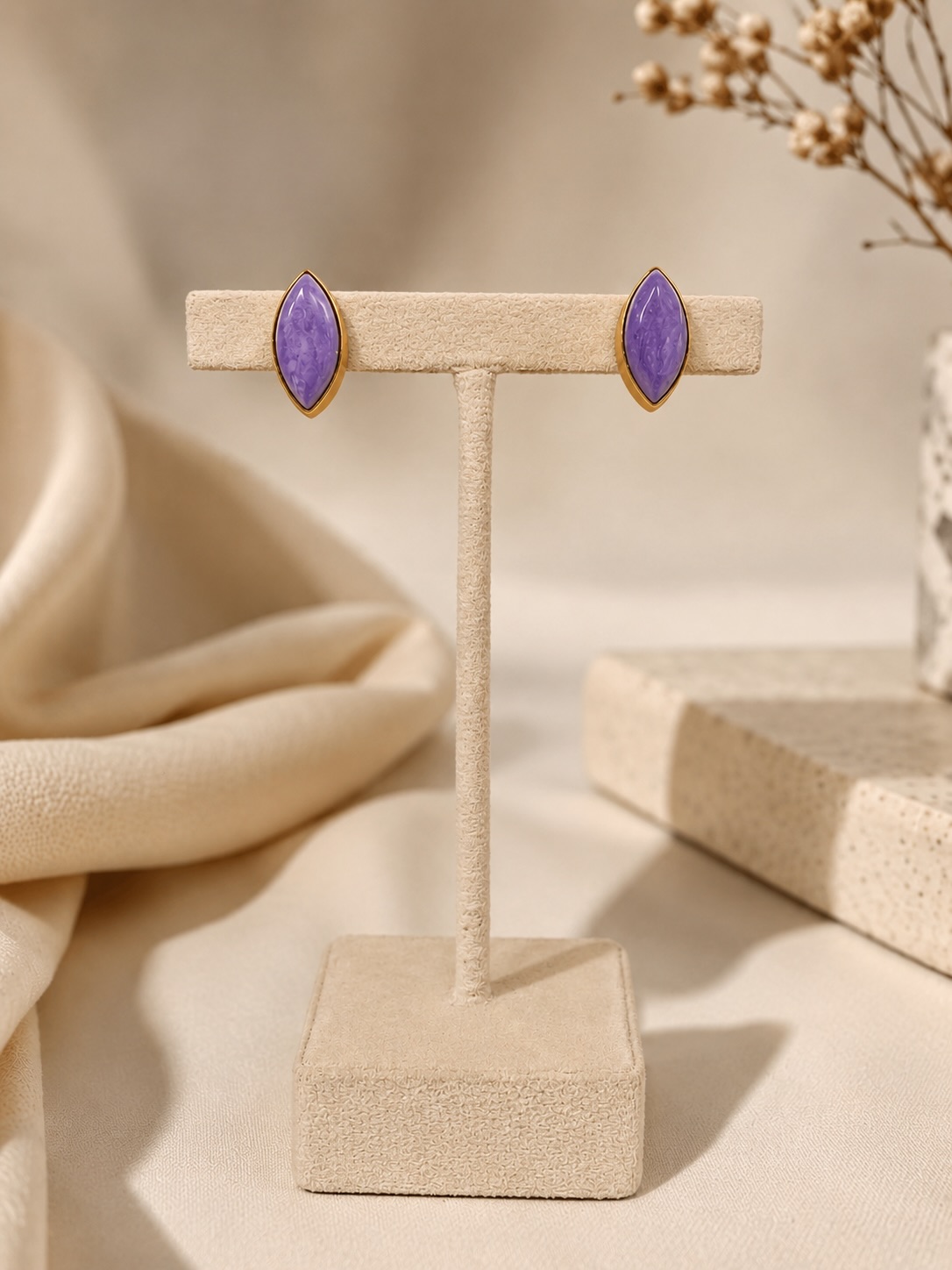 Lilac hues.
Golden edges.
Quiet luxury that speaks volumes.
For the ones who believe elegance is in the details.
Discover statement pieces that feel timeless, bold, and effortlessly you
only at AtrangibyKritika 💜
#AtrangibyKritika #StatementJewellery #LuxuryJewellery #MinimalLuxury EarringLove PurpleAesthetic ContemporaryJewellery IndianJewelleryBrand FashionJewellery ElegantStyle ModernMuse JewelleryAddict GoldAndLilac JewelleryShoot DesignerJewellery ChicAccessories FashionAccessories JewelleryLover LuxuryStyle