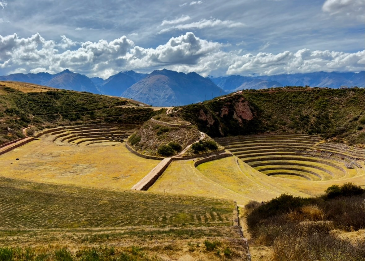 Moray looked like something from another planet 🌎 Ancient Incan agricultural terraces surrounded by the Andes.
#Moray #MorayPeru #SacredValley #IncaHistory #PeruAdventures