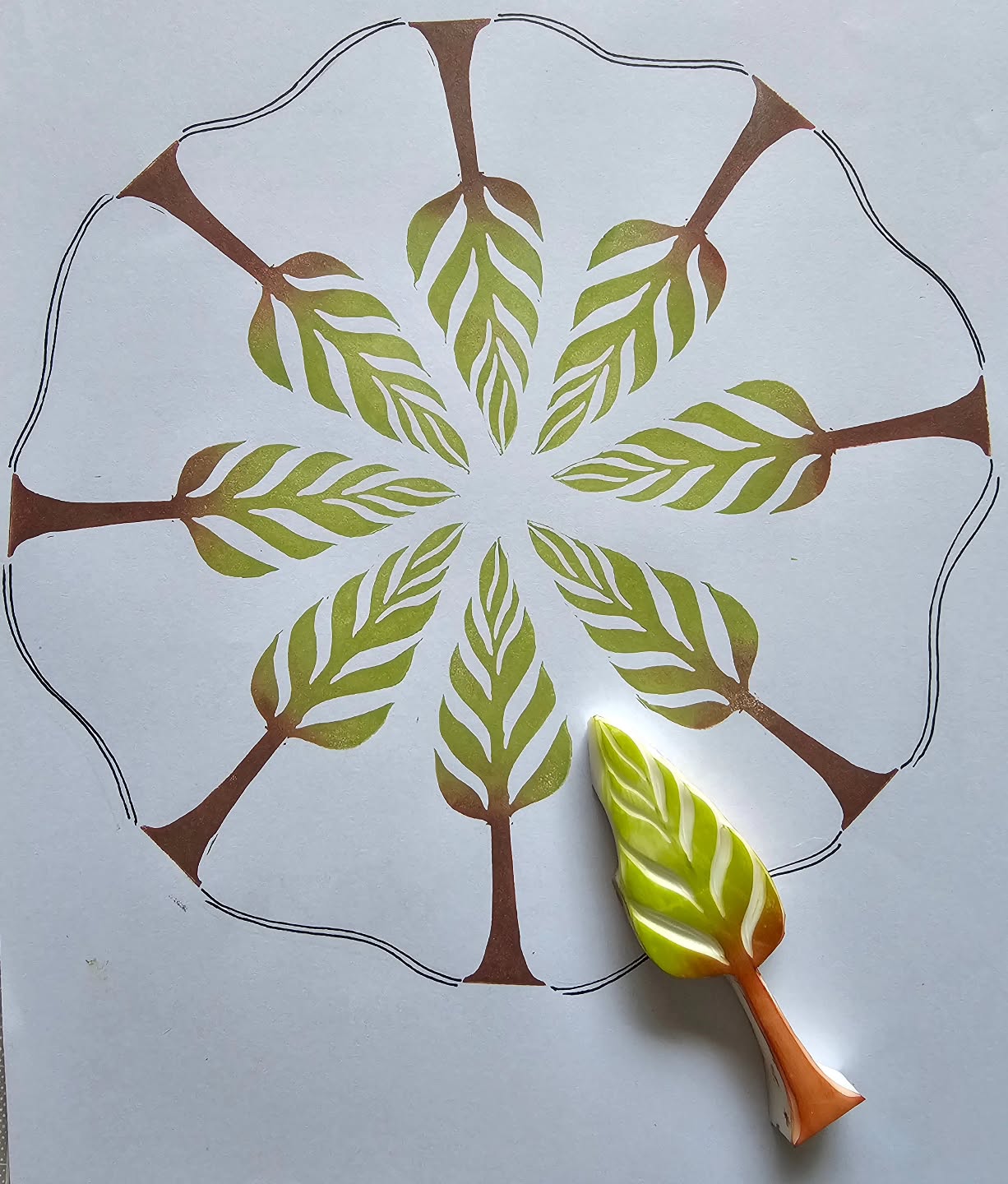 A practice print from a new #carve inspired by looking up at the tree canopy and being surrounded by tall trees... Another view for my Under the Canopy series... No doubt the stitched lines will make an appearance at some point 😊
#printmaking #handprinting #printandstitch #stamping
