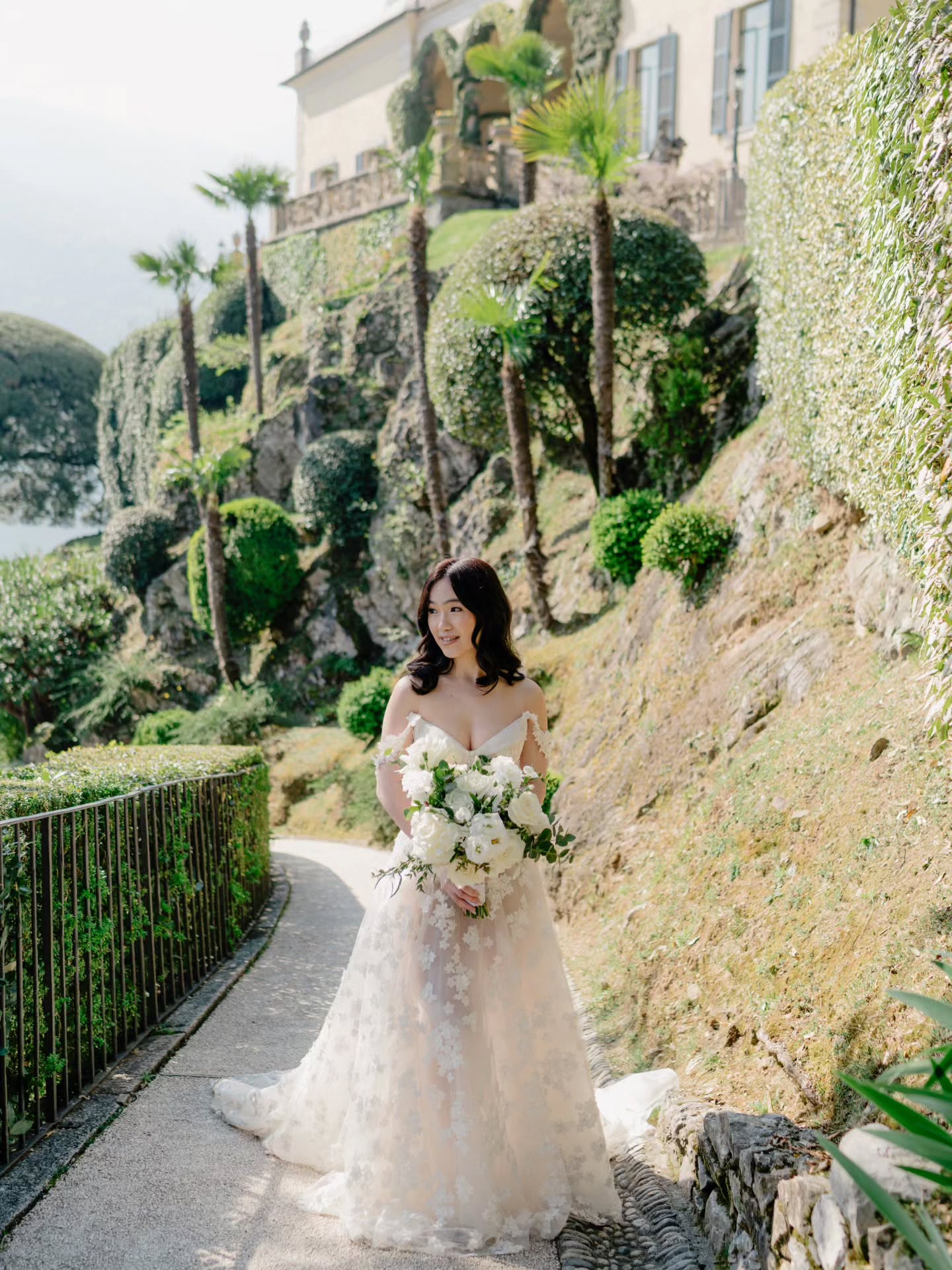 Some love stories deserve a place this timeless. ✨
Just a couple, the lake, and forever at Villa del Balbianello. 🤍
With @joanne.lna 🤍 WITHOUT TRIAL
Makeup & hair @weddingbyjoy
Photography @manisolwedding
Flower @figlideifioricomo
Boat @mostesclassicboats
Dress @galialahav
---------------------------
#villadelbalbianello #LakeComoElopement #lakecomomakeupartist #bridelakecomo #lakecomowedding
