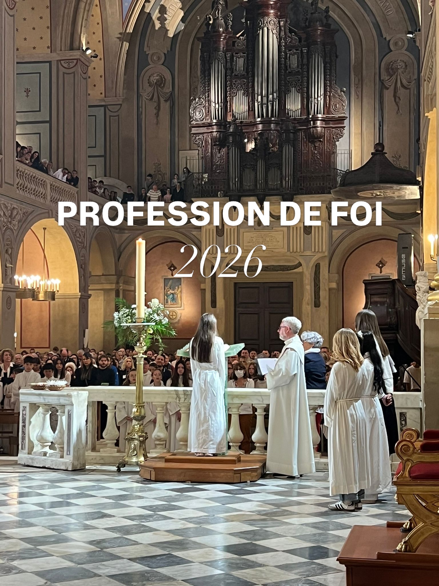 Profession de foi 2026 ✝️
Aujourd’hui, à la Cathédrale Saint-Jean-Baptiste d’Alès, plusieurs jeunes ont vécu une belle étape de leur vie chrétienne : leur profession de foi.
Mais qu’est-ce que la profession de foi ?
Vers l’âge de 12 ans, les jeunes sont invités à renouveler publiquement les promesses faites en leur nom le jour de leur baptême, par leurs parents, parrain et marraine.
En répondant « Je crois », ils affirment personnellement leur foi et choisissent de continuer leur chemin avec le Christ.
Ce n’est pas un sacrement, mais une étape importante dans la vie chrétienne, souvent vécue avant la confirmation.
Après la première communion, reçue généralement vers l’âge de raison, la profession de foi permet aux jeunes de dire eux-mêmes :
« Oui, je crois. Oui, je veux avancer avec Dieu. »
Une belle journée de foi, de famille et d’Église pour notre communauté d’Alès. 🙏
#ProfessionDeFoi #FoiChrétienne #CathédraleAlès