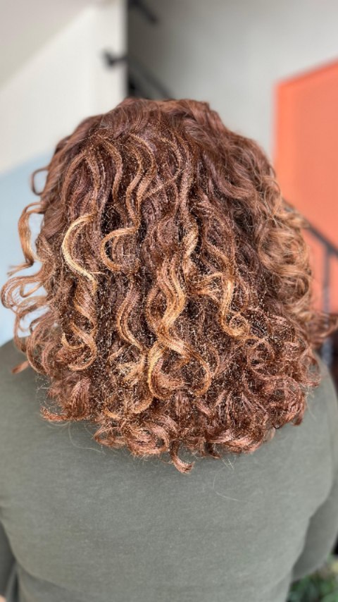We love girl math! 💚
It's not just a hair appointment or hair manintenance, it's a moment to pour back into yourself & make you feel like YOU again.
Book your appointment using the link in our bio 💇♀️
#rochesternyhairstylist #rochesternysalon #hairstylist #selfcare #girlmath
