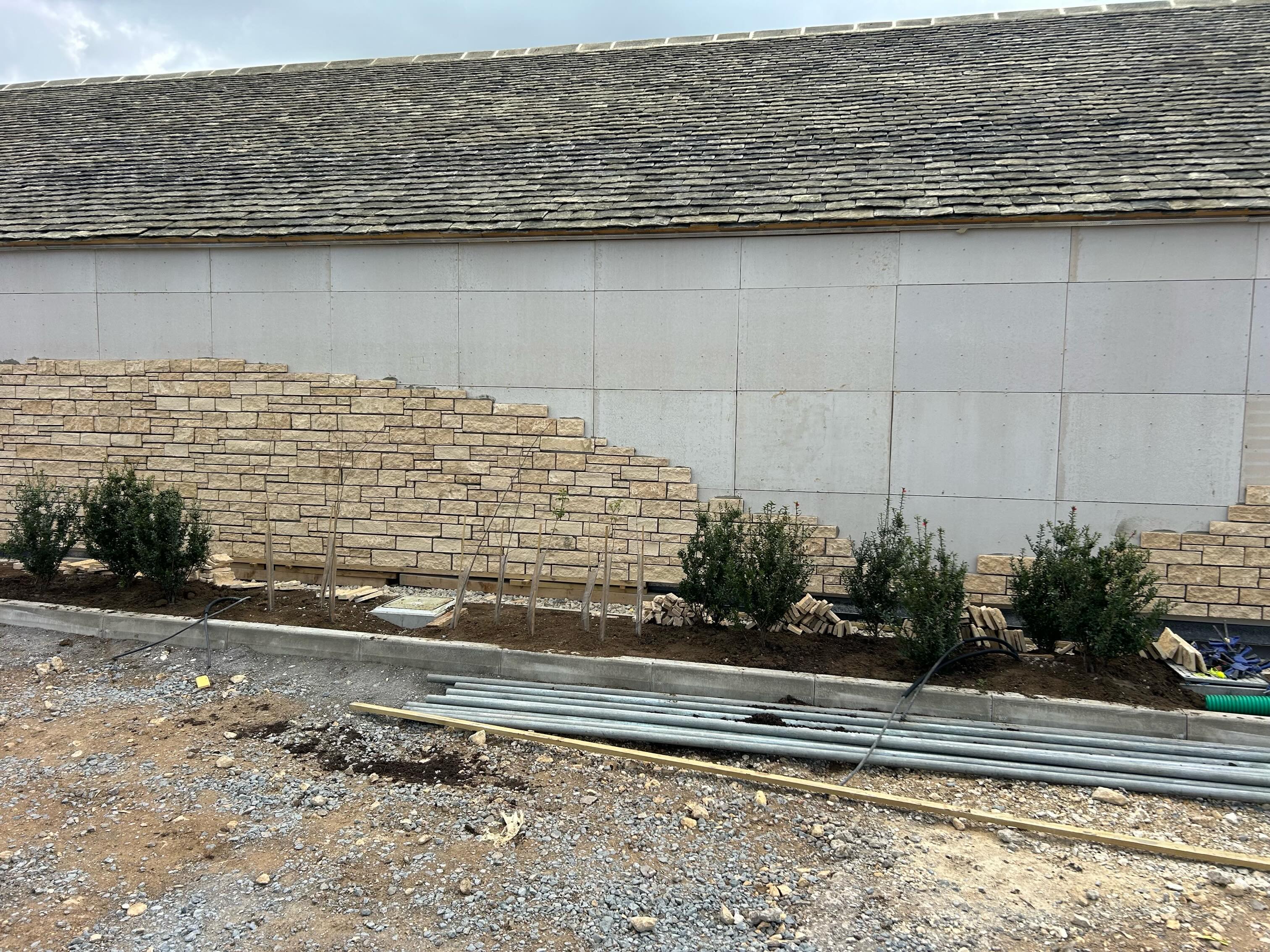 Cotswold Cream Stone Slips
High Quality Natural Stone Cladding
Our Cotswold Cream Stone Slips feature warm, natural cream tones that work beautifully on feature walls, exterior elevations, and landscaping projects—bringing timeless character and a classic stone finish to any space.
📍 Want to use Cotswold Cream Stone Slips on your next project?
🌐 www.zclad.co.uk
📞 01869 220 050
#stoneslips #naturalstone #exteriordesign #stonecladding #landscapedesign