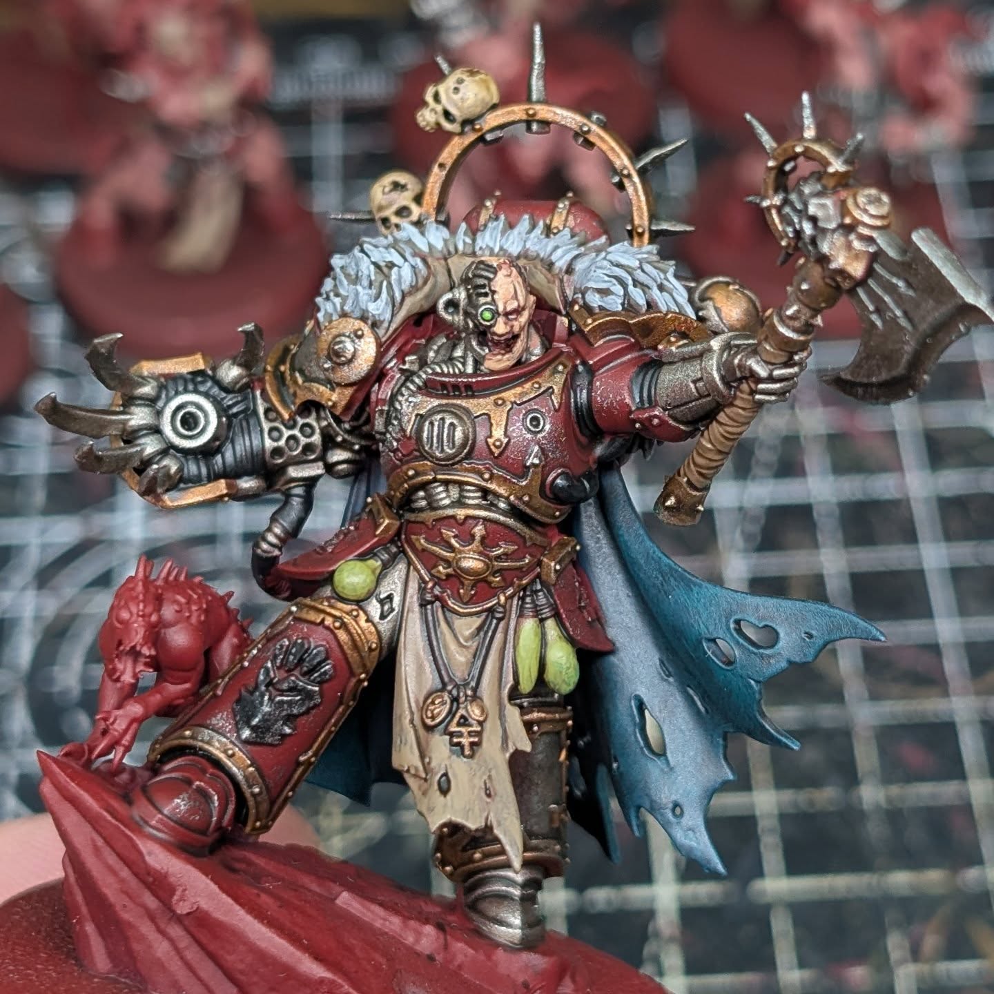 And we're back with big daddy space pirate, ready to plunder all the space treasure in the great black sea... Just without his little sidekick and tactical rock. I really feel like my quality of painting has increased massively since painting these guys. I've been really taking my time on them and enjoying the process more than I thought I would, especially painting skin. Skin is great isn't it? What would we do without skin?