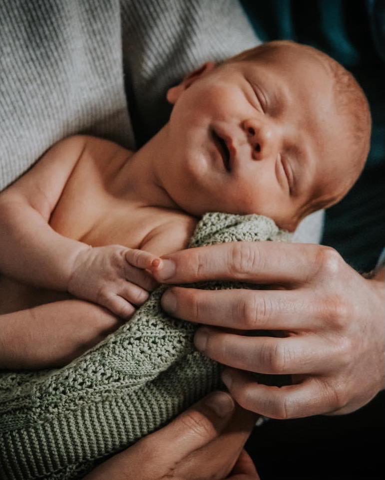 A brand new baby on the way? 🤍
Those early days are a beautiful blur of tiny yawns, curled-up cuddles and little details you never want to forget. Before you know it, they’ve changed completely.
My relaxed in-home newborn sessions across Aberdeen & Aberdeenshire are designed to make things easy for new parents — no packing bags, no rushing out the door, just calm, cosy memories captured in the comfort of your own home.
I bring a simple studio set-up to you, blending softly posed newborn portraits with natural family moments that feel real, warm and full of love.
✨ Baby-led, relaxed sessions
✨ A mix of posed + lifestyle images
✨ No travelling or added stress
✨ Packages from £150
A perfect gift idea for:
🤍 Expecting parents
🤍 New grandparents
🤍 Baby shower presents
🤍 Friends looking for something truly meaningful
If you’re counting down to meeting your little one — or know someone who is — I’d love to help capture those unforgettable first days.
Find out more or enquire here:
👉 www.babeinthewood.com/newborn
Because those tiny moments deserve to be remembered forever 🤍✨
#AberdeenNewbornPhotographer #AberdeenshireFamilies #InHomeNewbornPhotography #NewbornPhotoshoot #AberdeenMums