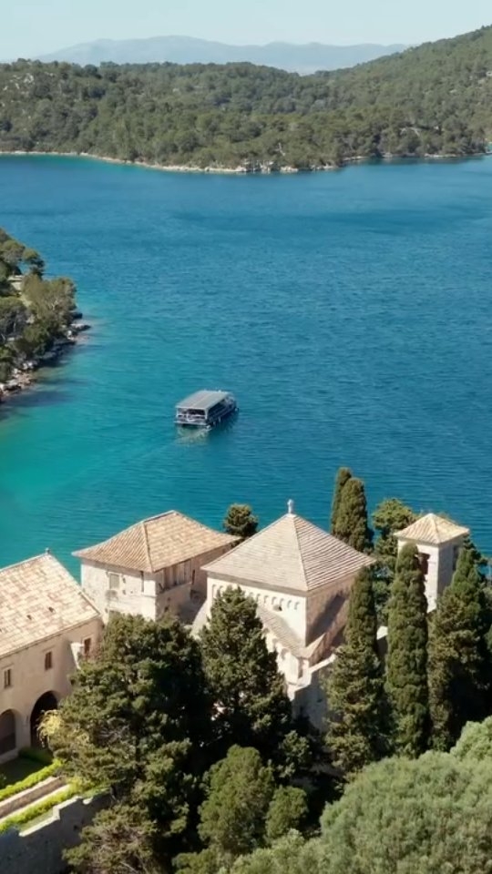 Od Mljeta preko Plitvičkih jezera do Risnjaka — priroda, energija i utrke kroz Nacionalne parkove koje se pamte. 🌿🔥
Mljet nas je još jednom podsjetio kako izgleda pravi outdoor vikend — trail staze, more, ekipa, pogledi i atmosfera koju je teško opisati riječima. 🎥⚡
Ako još nisi osjetio THE GREAT REFRESH vibru, ovo je tvoj znak.
Vidimo se uskoro na:
🏃 Plitvička jezera | 06.–07.06.2026.
🏃 Risnjak | 25.–26.07.2026.
Trčanje, trail, cesta, nacionalni parkovi i ekipa koja živi outdoor život.
________________________________
From Mljet and Plitvice Lakes to Risnjak — nature, energy, and unforgettable races through Croatia’s National Parks. 🌿🔥
Mljet once again reminded us what a true outdoor weekend feels like — trail routes, the sea, great people, breathtaking views, and an atmosphere that’s hard to put into words. 🎥⚡
If you still haven’t felt the THE GREAT REFRESH vibe, this is your sign.
See you soon at:
🏃 Plitvice Lakes | 06–07 June 2026
🏃 Risnjak | 25–26 July 2026
Running, trail, road races, national parks, and a crew that lives the outdoor lifestyle.
#TheGreatRefresh #Plitvice #Risnjak #Mljet #RunCroatia #TrailRunning #RoadRunning #OutdoorVibes #NationalParks #CroatiaRunning
@mljetnationalpark @mljet_island @visitmljet @mljet_photography
@plitvicelakesnp
@nacionalniparkrisnjak