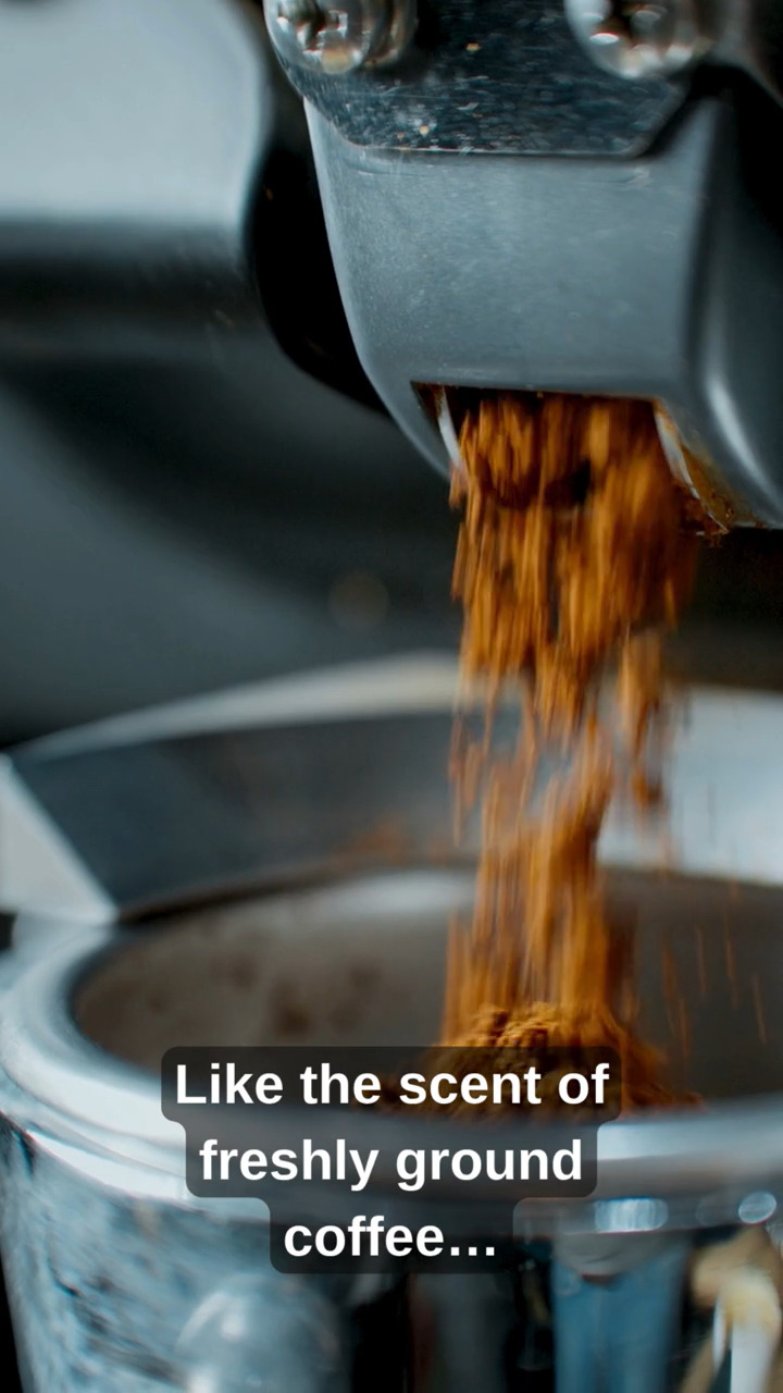 Yeni güne başlarken bir an dur…
Zamanı yavaşlat, kendine keyifli bir an ayır.
Yeni öğütülmüş kahvenin kokusu gibi…
Sımsıcak, yoğun ve davetkâr.
Candlelab Coffee Beans
.
.
As a new day begins… pause for a moment.
Slow things down, take a moment for yourself.
Like the scent of freshly ground coffee…
Warm, rich, and inviting.
Candlelab Coffee Beans
#candlelab #candlelabtr #kahveesansı #mumyapımı #candlesupplies