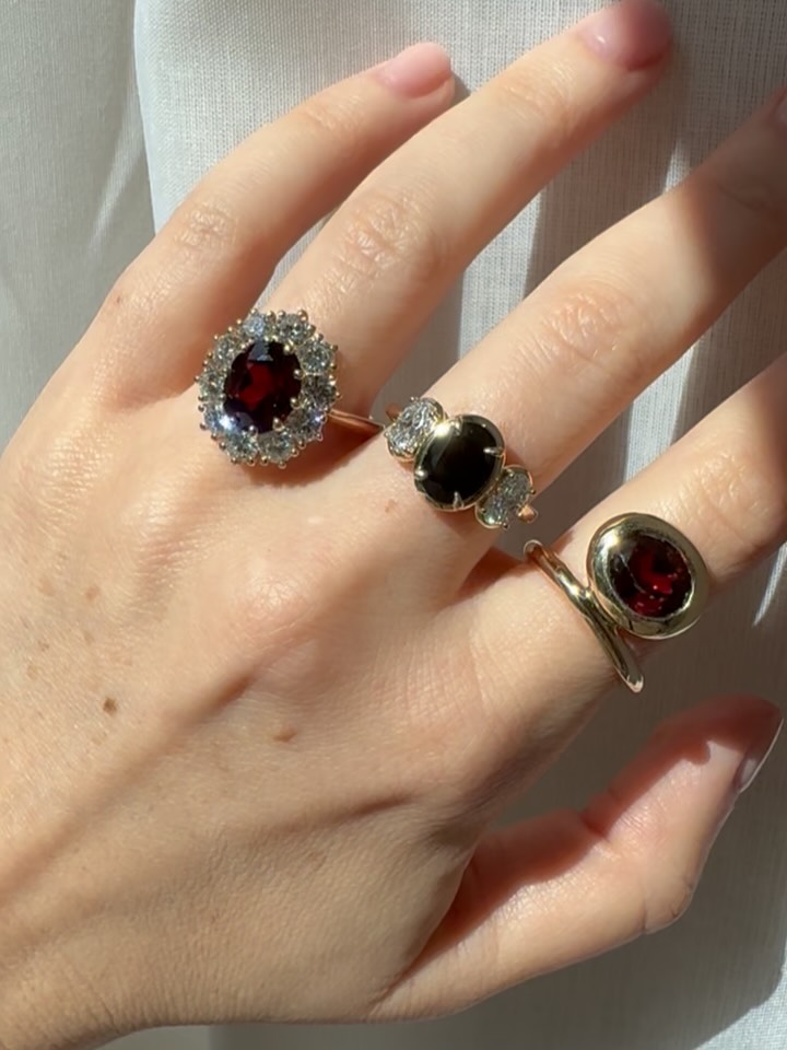 Lovely family came to me with an assortment of heirloom garnets to reset. They wanted to make 3 unique rings, one for each of them. Friendship rings but each with their own spin ❤️.