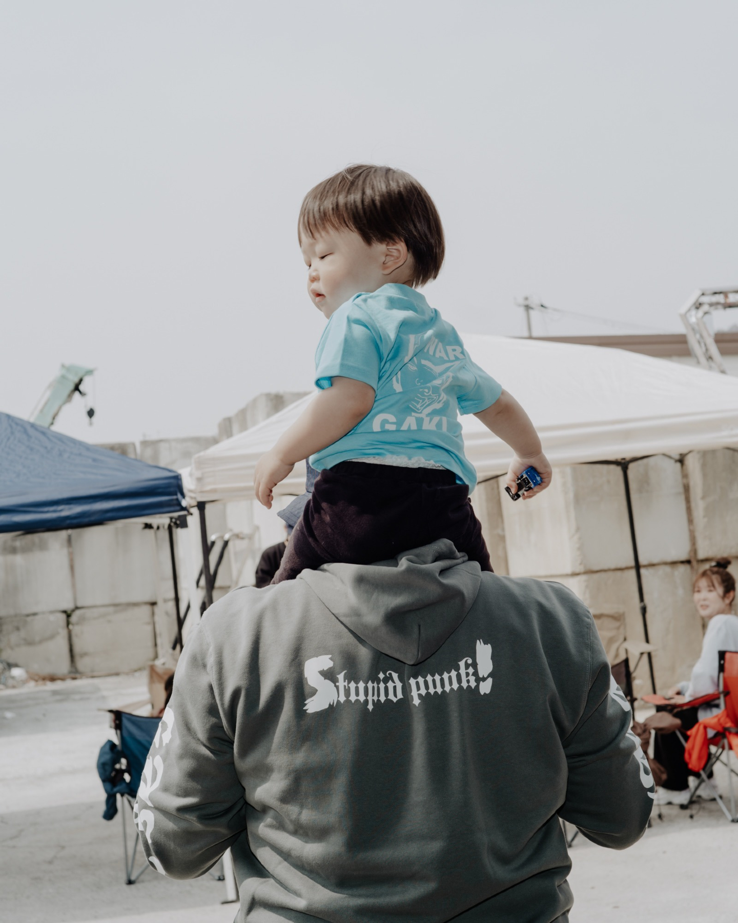 Casual prices, premium vibes. The WARUGAKI way.
📸 Photographer: @takeshi_shimamoto 🛒 Shop the collection: https://www.tokkou.co.uk/category/warugaki #WARUGAKI #TOKKOU #WAGAMAMA #JapaneseStreetwear #FamilyStyle #StreetStyleJapan #MiniMe #KidsFashion