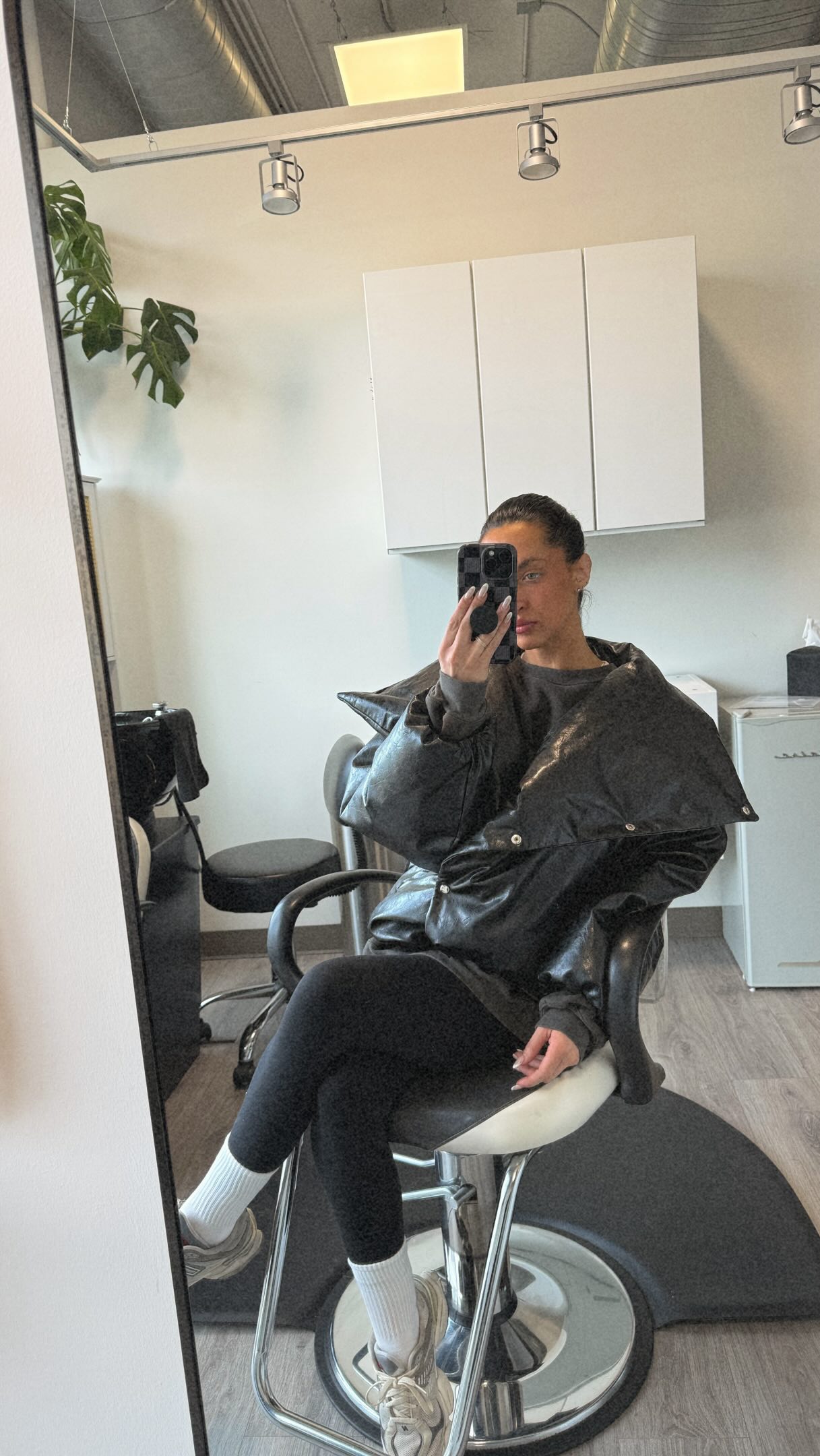 morningggg at the salon getting it ready for the week ☁️🦋