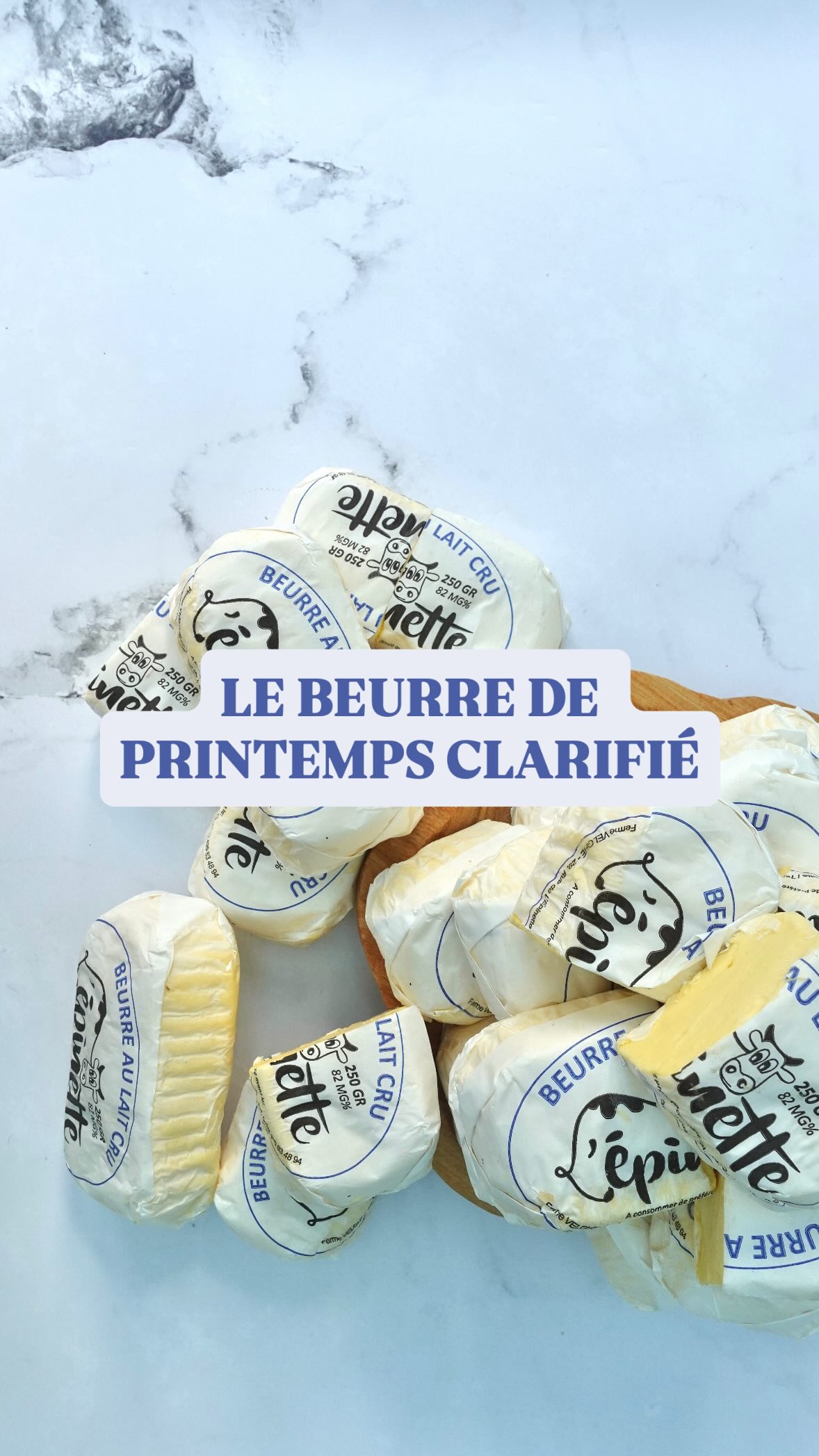 Le beurre n’est pas le problème. Le problème, c’est ce qu’on en fait. 🧈✨
Le beurre classique brûle rapidement à haute température et peut produire des composés toxiques et inflammatoires. 🔥
Mais le beurre clarifié — utilisé depuis des siècles dans les médecines ancestrales — est totalement différent.
Chaque printemps, j’achète du beurre cru bio provenant de vaches nourries à l’herbe 🌱🐄 naturellement plus riche en oméga-3, vitamines A et E, et bonnes graisses protectrices.
En le chauffant lentement, on élimine :
💧 l’eau
🥛 le lactose
⚪️ une grande partie des protéines du lait comme la caséine
On obtient alors une matière grasse pure, stable à haute température 🍳 riche en :
✔️ butyrate pour les intestins
✔️ bonnes graisses protectrices cardiovasculaires ❤️
✔️ oméga-3
✔️ vitamines liposolubles essentielles ✨
C’est l’une des meilleures graisses pour cuisiner dans une alimentation keto, anti-inflammatoire et orientée longévité.
Le beurre clarifié se conserve à température ambiante pendant des semaines et apporte un goût incroyable aux aliments 🤍
Nutrition, microbiote, santé intestinale, inflammation chronique, alimentation cétogène, cuisson saine, glycémie stable, santé métabolique… parfois les recettes les plus anciennes restent les plus intelligentes ✨
#nutrition #beurre #cuisiner #mangerbouger #conseilnutrition