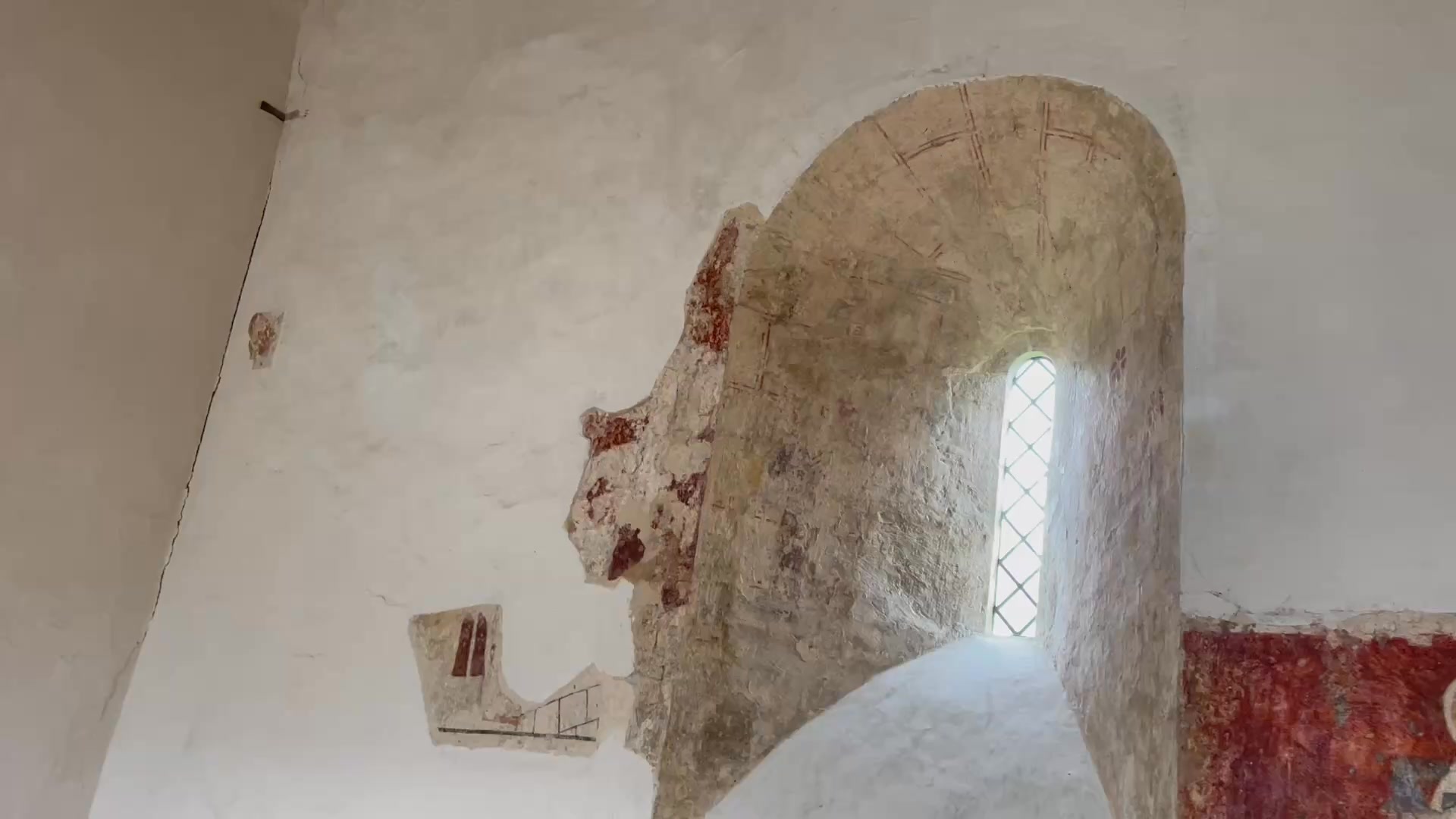 Churches were once painted, but now we mostly just catch fragments of these images. The atmospheric (and isolated) Shorthampton Church is worth the trip to see these glimpses into the past.
#offbeatcotswolds #bluebadgeguide #bluebadgeguides #wallpainting #churchpainting
#britainsbestguides #Cotswolds #thecotswolds
#inthecotswolds #cotswoldcountry #Cotswolds_Culture #lovethecotswolds
#discoverthecotswolds #visitthecotswolds #discovercotswolds #cotswoldslife #cotswoldlife
#your_cotswolds
#cotswoldvillage #visitengland #englishvillage
#englishcountryside
#explore_britain_ #traveling_uk
#photosofengland #instabritain #europetravel