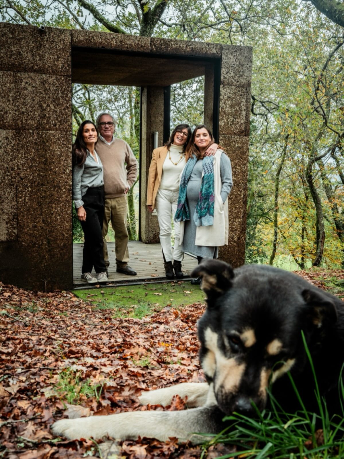 Esta semana comemoramos o Dia Internacional da Família - dia 15 de Maio. E é no coração da Quinta dos Encados que está a família. ☀️
A Quinta dos Encados nasce de um negócio familiar, feito de dedicação, partilha e raízes que se cultivam todos os dias. Cada elemento segue o seu caminho, mas é na união e na harmonia que tudo ganha sentido.
Porque no fim, mais do que tudo o resto, é a família que sustenta e faz crescer!
EN
Today we celebrate International Family Day. And at the heart of Quinta dos Encados lies family. ☀️
Quinta dos Encados was born from a family business, built on dedication, sharing, and roots that are nurtured every day. Each person follows their own path, but it is in unity and harmony that everything finds its meaning.
Because in the end, above all else, it is family that sustains and helps everything grow.
\#QuintaDosEncados #FamilyDay #FamilyRoots #TogetherWeGrow #familyvalues
