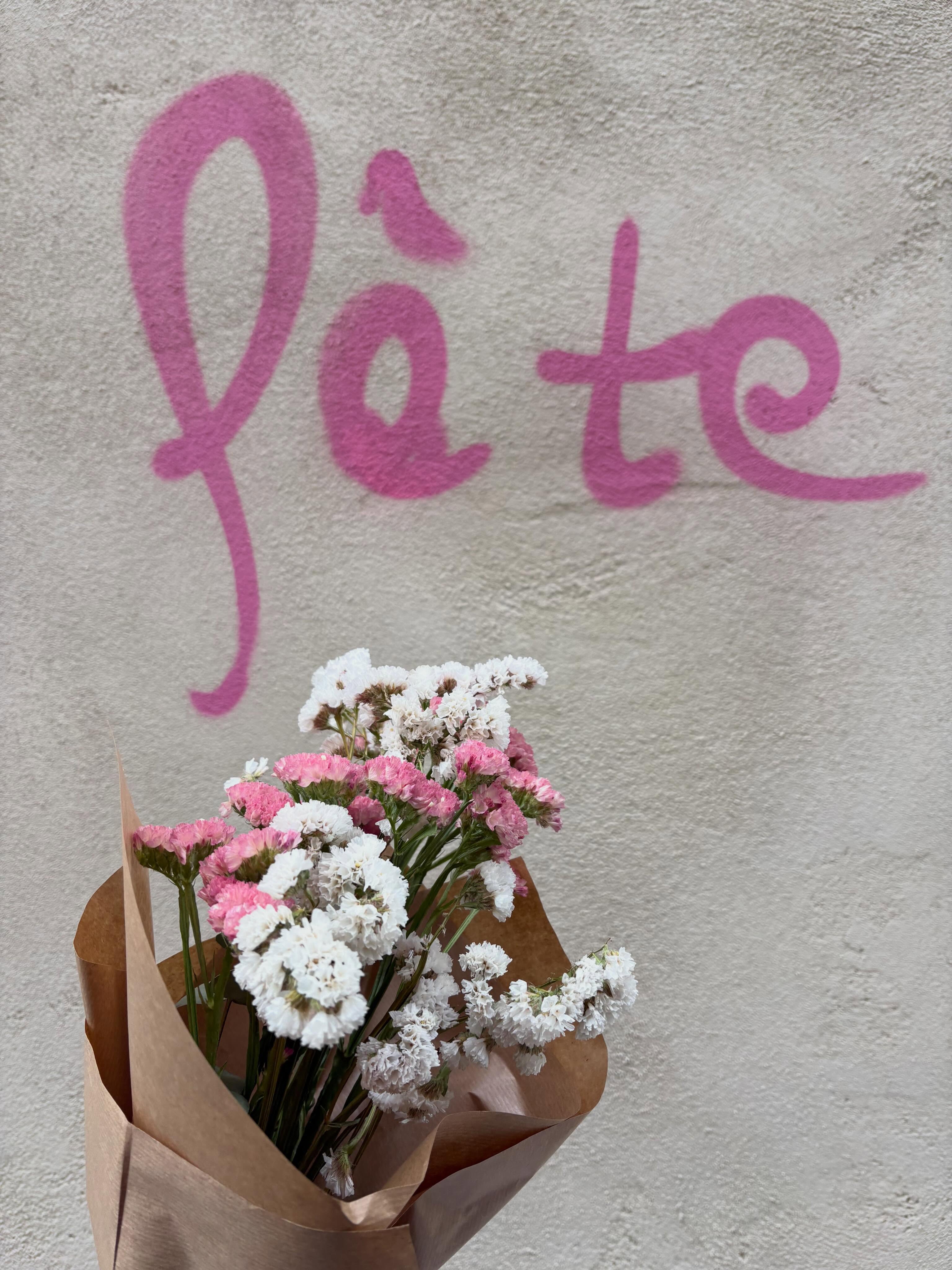 La fête des mamans, mums ou reums c’est bientôt ! 💕
Le dimanche 31 mai 💐💐💐
Anticipez vos commandes de bouquets de fleurs de saison !
Livraison offerte à Lyon 2 et possible dans tout Lyon.
Bouquet à partir de 25 euros.
#fleuristelyon #fetedesmères #fleursdesaison #bouquetdefleurs