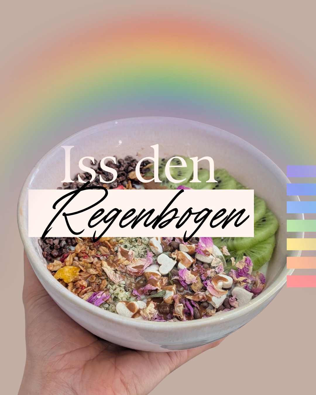 Iss den Regenbogen 🌈
Die Farben in Obst und Gemüse kommen oft von sekundären Pflanzenstoffen. Genau die sind ziemlich spannend.
Sie können antioxidativ wirken, Entzündungen beeinflussen, das Mikrobiom unterstützen und stehen mit einem geringeren Risiko für verschiedene Erkrankungen in Zusammenhang.
Je mehr Farben du also in deine Ernährung einbaust, desto vielfältiger versorgst du deinen Körper.
Du musst dafür nichts kompliziert machen.
Schon kleine Dinge helfen:
- mehr unterschiedliche Gemüsesorten
- mal andere Obstsorten ausprobieren
- einfach öfter bunt kombinieren
Wie bunt ist dein Teller aktuell? 🌈