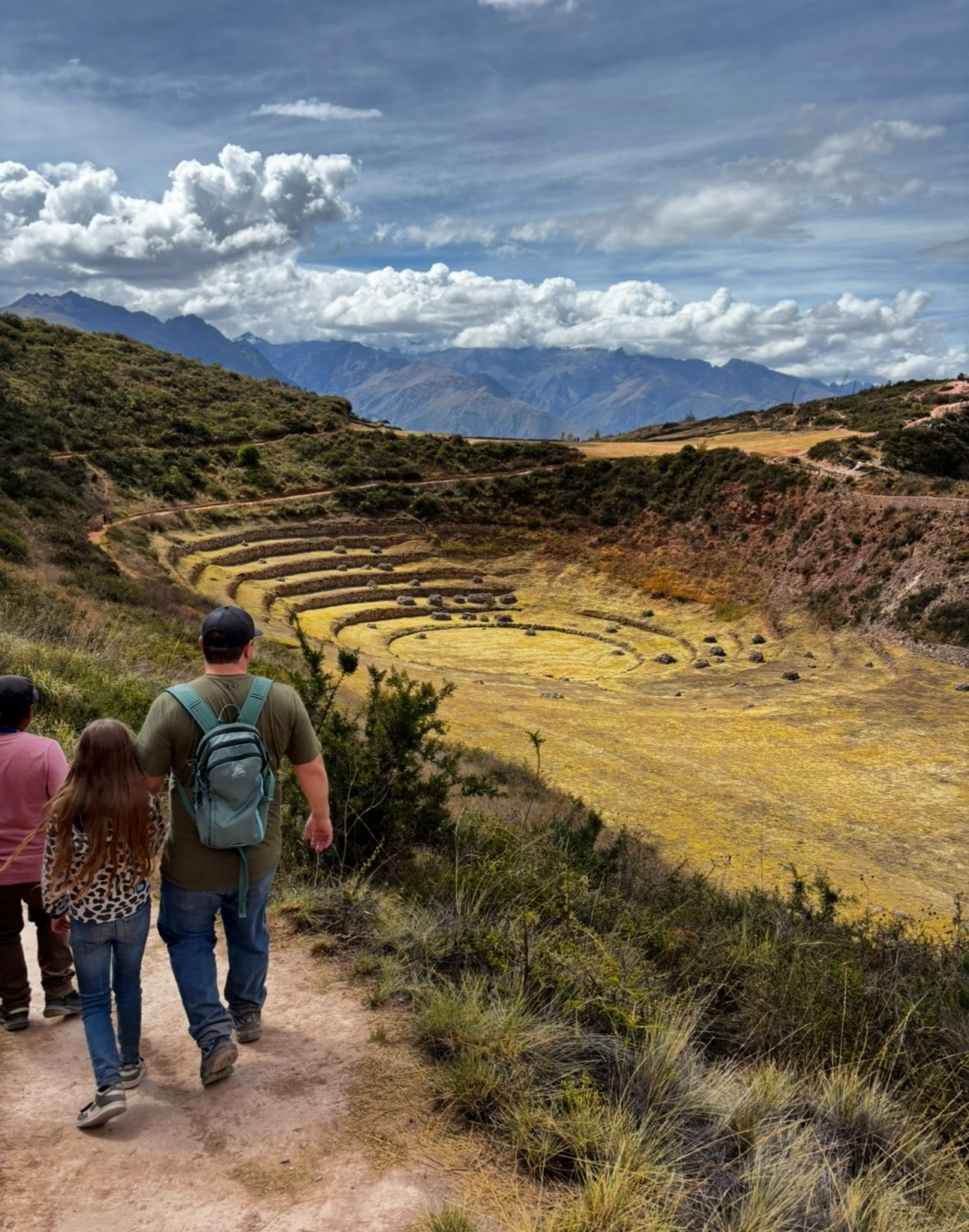 Walking through history in the Sacred Valley with our favorite travel buddy 🤍⛰️ Moray was a must see. 🙌🏻
#FamilyTravel #PeruWithKids #SacredValley #MorayPeru #TravelFamily