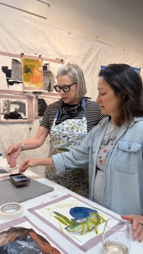 👀 See yourself? Drop a comment and tell us what you loved about this workshop! 💬😍
Our ✨ SOLD OUT ✨ Connie Ridgon workshop was perfect in every way! Thank you, Connie, and thank you to all of these sweet creative souls for an epic week 💫