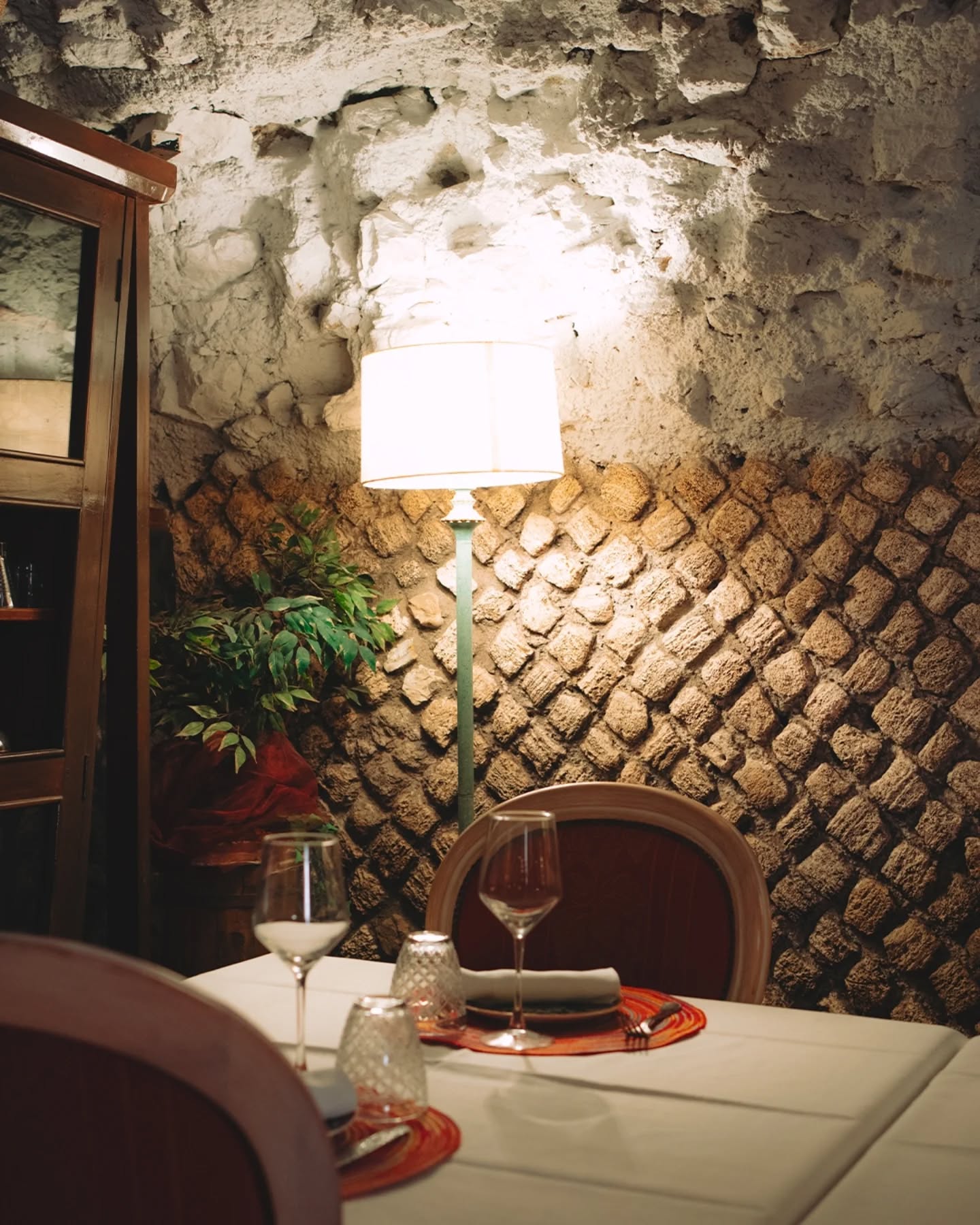 Prenotare il tuo tavolo alle Antiche Terme di Diana è ancora più semplice ✨
Da oggi puoi riservare direttamente dal nostro sito e usufruire di un 10% di sconto sulla tua prenotazione.🍴
Un modo comodo e immediato per vivere l’esperienza delle Antiche Terme di Diana.🍽
📍 Via dei Sosii, 6 – Tivoli
📞 0774 312256
🌐 www.termedidiana.com
📸 @smup_socialmedia