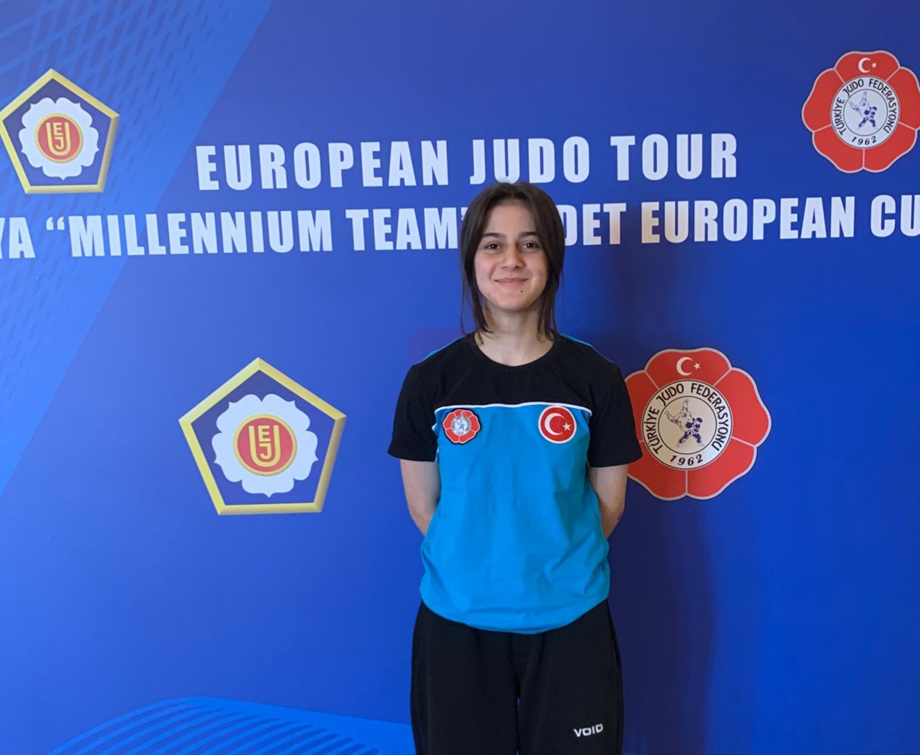 Ümitler Balkan Judo Şampiyonası kapsamında, Karadağ’ın Budva kentinde düzenlenecek organizasyonda üç sporcumuz Türkiye Judo Milli Takımı kadrosunda ül… Ümitler Balkan Judo Şampiyonası kapsamında, Karadağ’ın Budva kentinde düzenlenecek organizasyonda üç sporcumuz Türkiye Judo Milli Takımı kadrosunda ül…