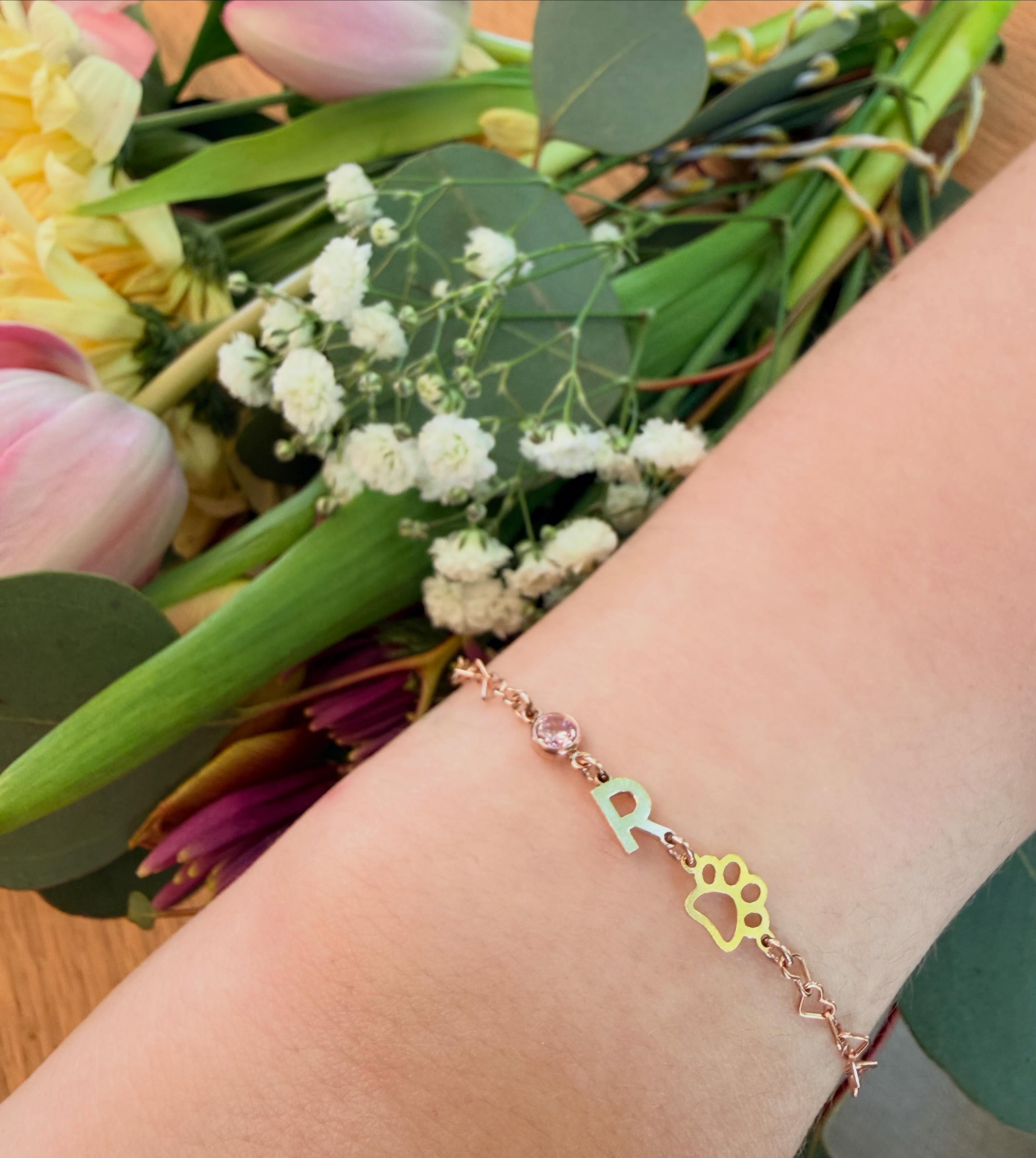 A bracelet for Rosie🥰 A vibrant, young girl curated her own bracelet, choosing her birthstone- October💕, first name initial R, and paw print for her pup🐶, on 14K Rose Gold Heart Chain🩷 A clasp was also added for on/off removal⛓️💥
.
.
#permanentjewelry #permanentjewelrynapa #permanentjewelrycalistoga #permanentjewelrysthelena #permanentjewelryyountville
