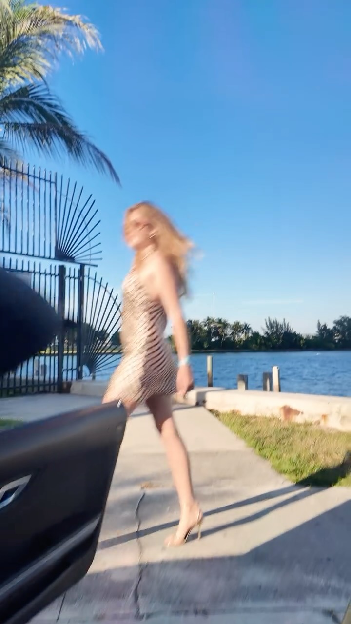 …made in Miami
#miami #mercedes #heels #collegegirls #legday