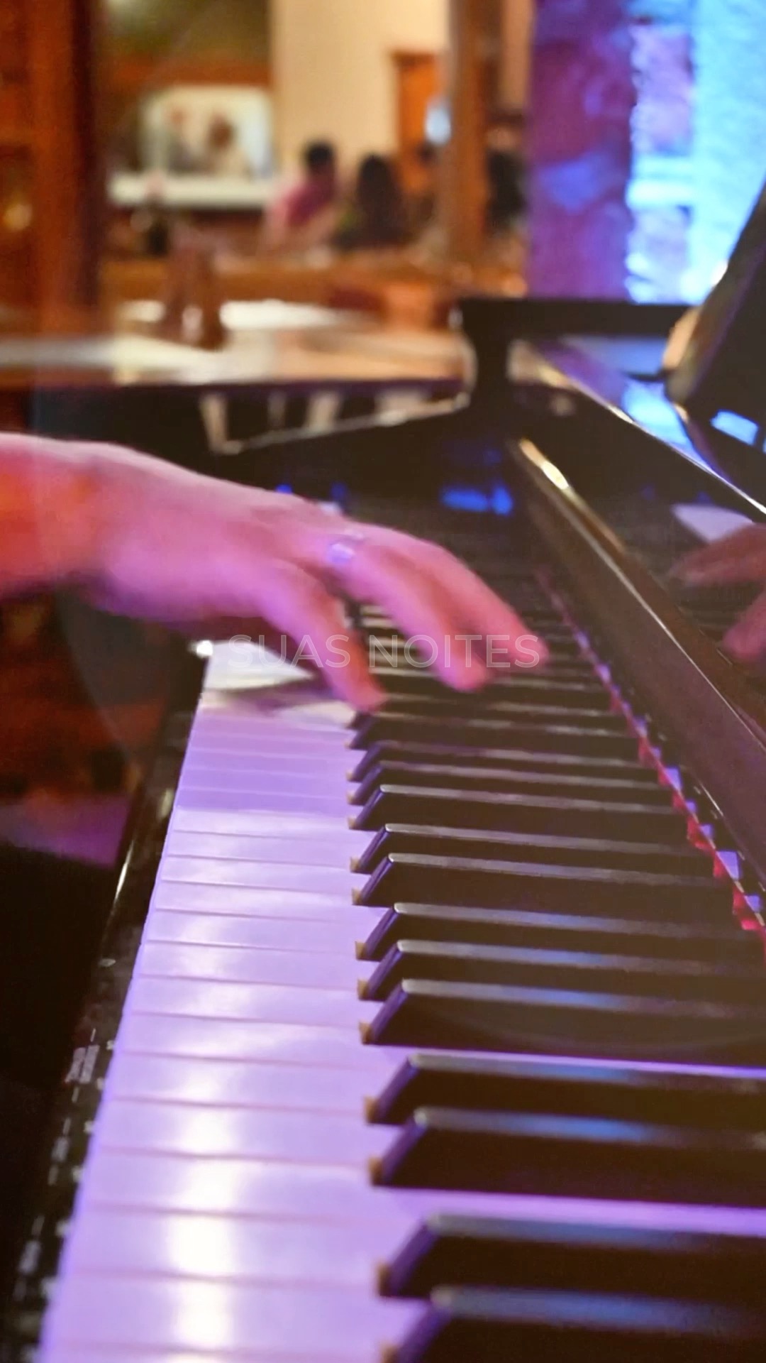 Sua quinta-feira pode ficar ainda mais especial ao som de piano, boa gastronomia e uma atmosfera que convida a desacelerar.