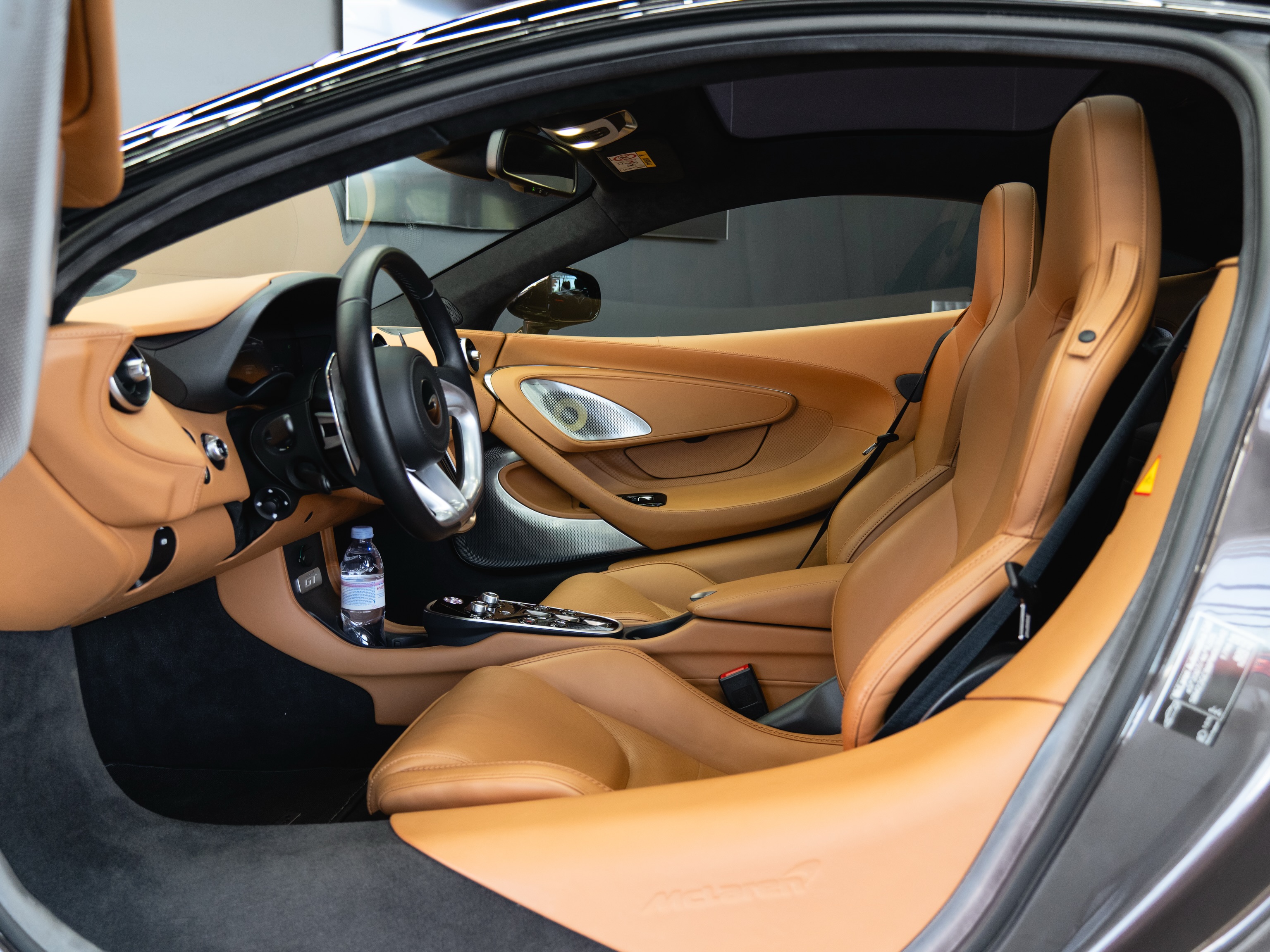 McLaren GT 🤎
・4.0 V8 ⏐ 456 kW
・2023 ⏐ 5900 km
・McLaren’s Proactive Damping Control
・Laiendatud Nappa nahk
・Nose-Lift
・Panoraamkatus
Võta ühendust ja broneeri proovisõit:
Kert Kruusmaa / +37257855272 / kert.kruusmaa@ferati.ee
______
McLaren GT 🤎
・4.0 V8 ⏐ 456 kW
・2023 ⏐ 5900 km
・McLaren’s Proactive Damping Control
・Extended Nappa leather
・Nose-Lift
・Panoramic roof
Get in touch and book your test drive:
Kert Kruusmaa / +37257855272 / kert.kruusmaa@ferati.ee