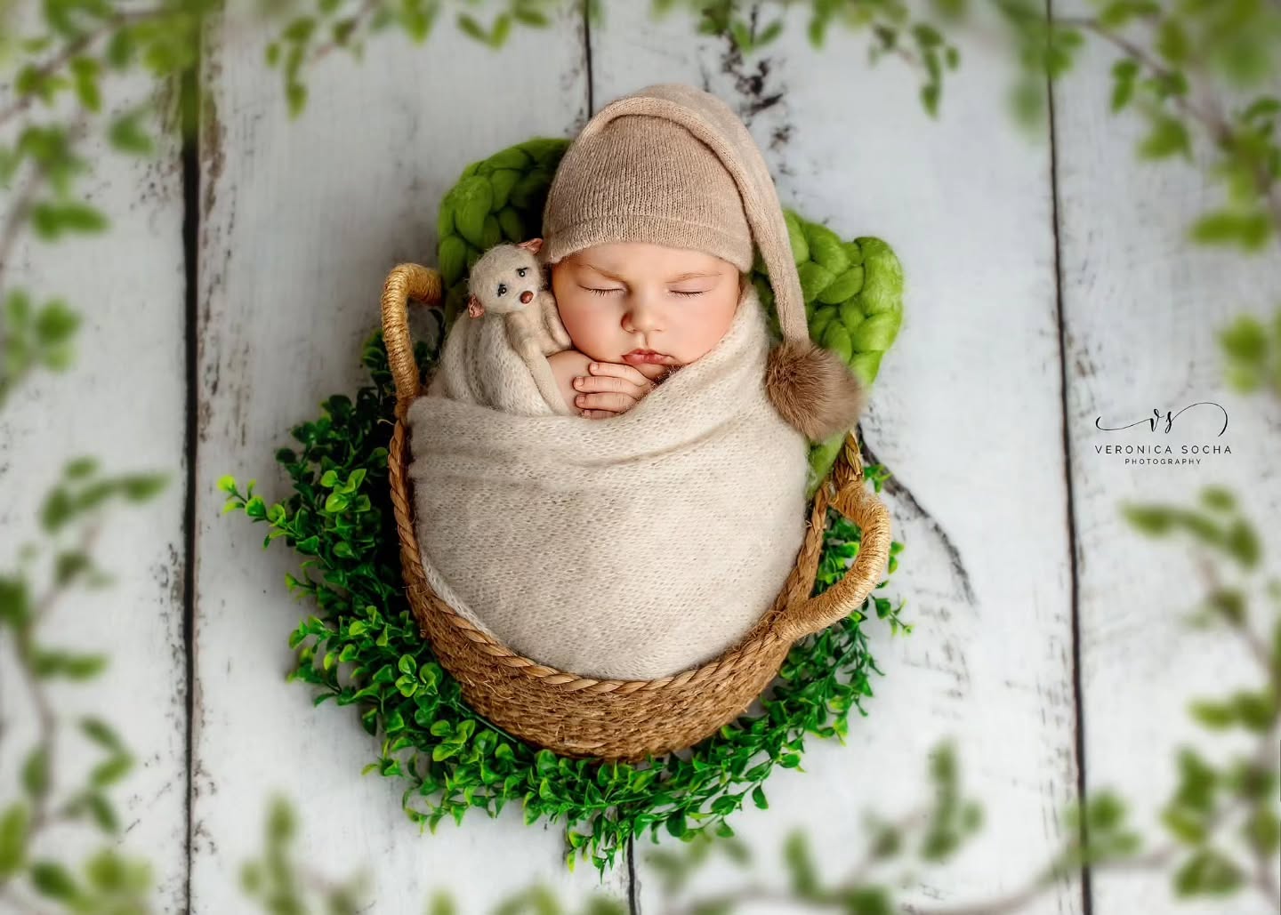 How perfect is he… 🥹
Those tiny lips.
That peaceful sleep.
And that little cuddle with his first best friend 🧸
This is exactly what I love most about newborn sessions —
creating something soft, natural and timeless, where your baby is the heart of every image 🤍
Every detail you see here is carefully styled…
🌿 earthy greens
🧺 cosy textures
🤍 gentle, baby-led posing
These early days go by faster than you can imagine…
One moment they fit perfectly in your hands…
and before you know it, they’ve already changed.
✨ That’s why newborn photography isn’t just photos — it’s preserving a moment you can never get back.
📍 Based in Swindon – specialising in fine art newborn photography
👶 Sessions ideally take place within the first 2–3 weeks
✨ Limited availability each month
📩 Message me to book your session or secure your due date
_________________________________________
https://www.veronicasphotography.com/contact
#SwindonPhotographer
#NewbornPhotographySwindon
#WiltshirePhotographer
#NewbornSession
#BabyPhotoshoot
SwindonMums
NewbornPhotographerUK
FineArtNewborn
BabyAntos
TimelessPhotography