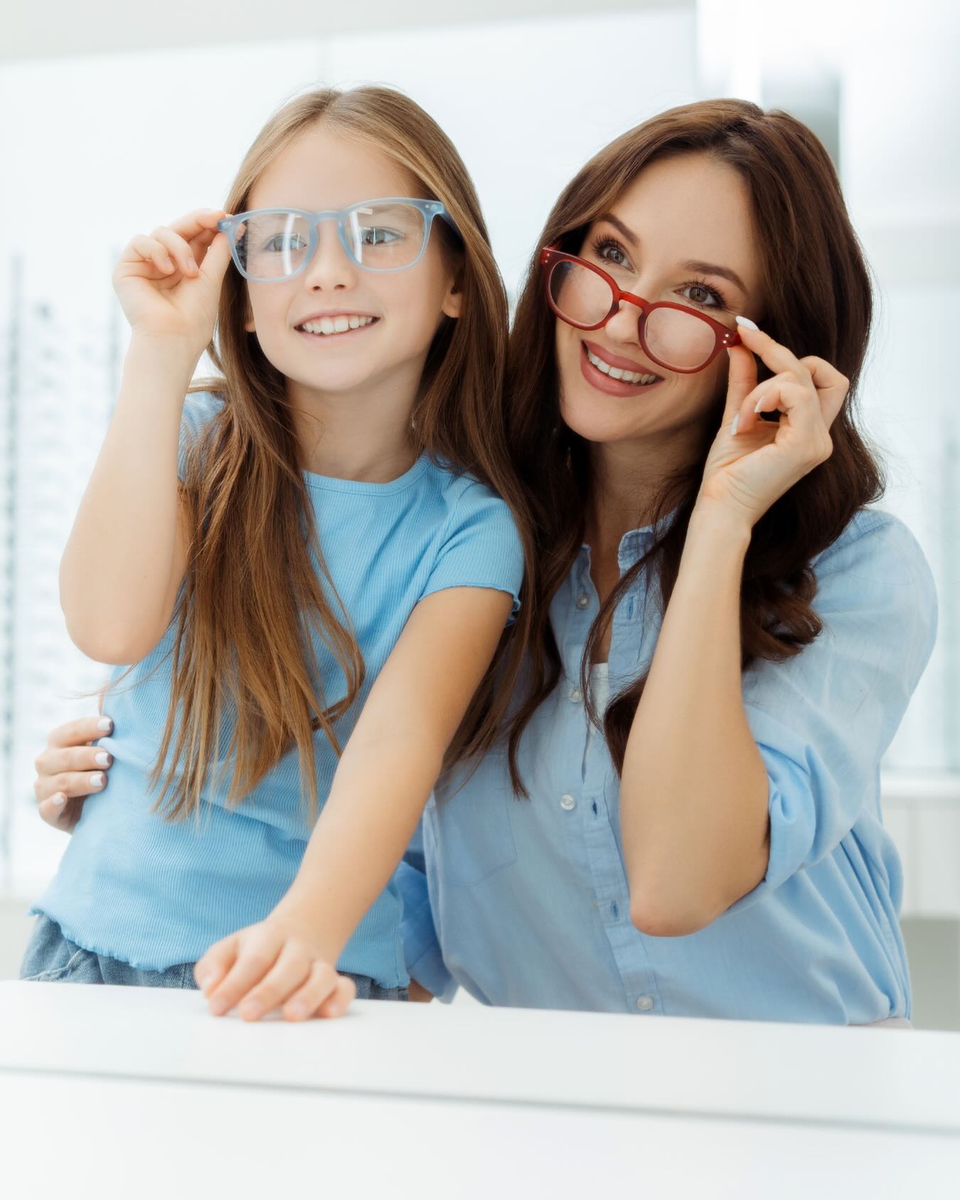 Happy Mother’s Day from all of us at Eyeview Optical 💐
Today we’re celebrating all the amazing moms and mother figures who help us see the world a little brighter every day.
Thank you for your love, strength, care, and everything you do — today and always 💕