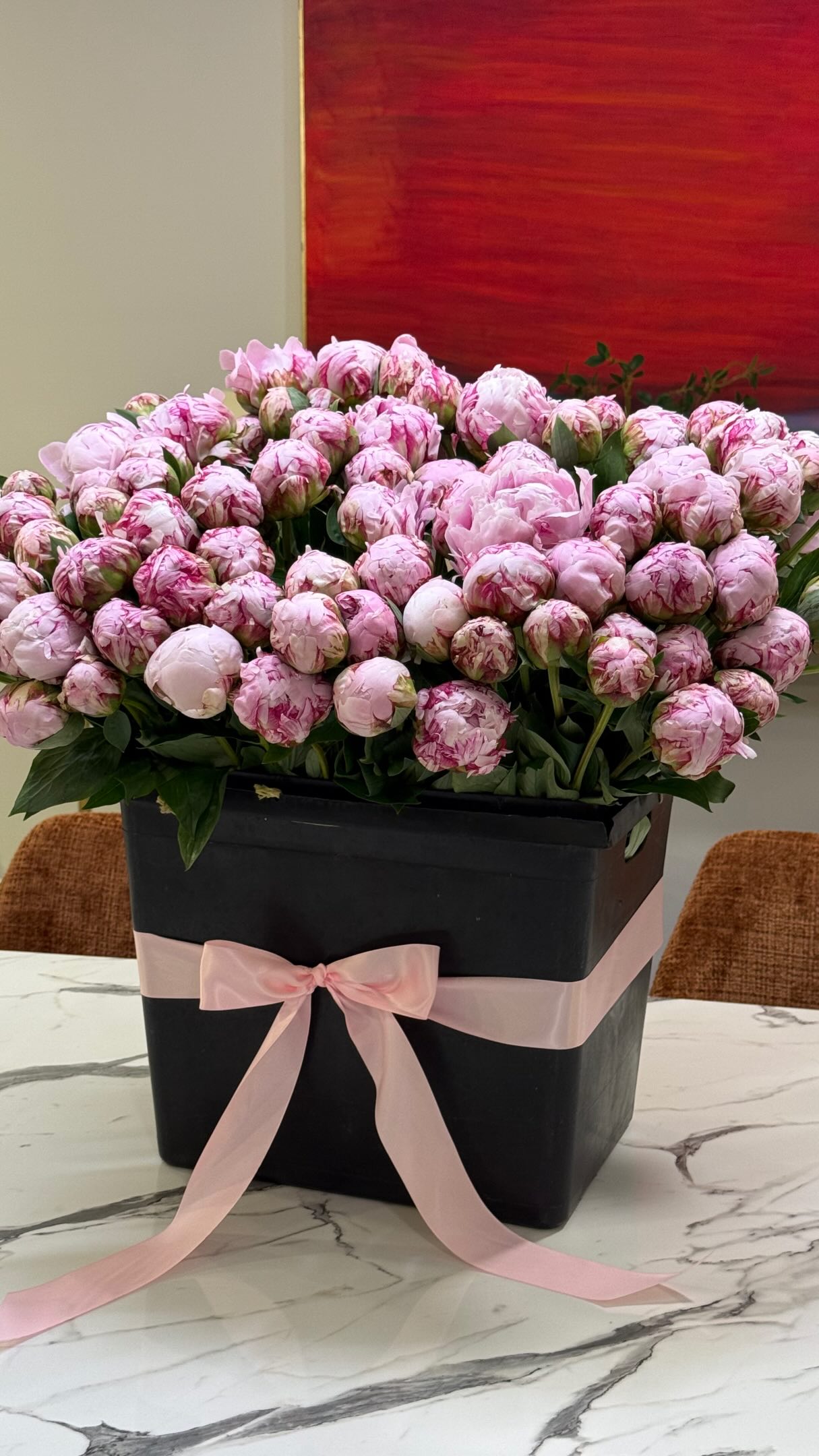 ¿Dónde comprar peonías hoy 10 de mayo en Polanco CDMX con entrega inmediata?
Las peonías premium importadas son una de las flores más difíciles de conseguir durante Día de las Madres y hoy 10 de mayo la disponibilidad en CDMX es muy limitada.
En Florilegio MX todavía contamos con peonías disponibles para entrega inmediata y pick up en Polanco, en ramos y arreglos florales de lujo diseñados especialmente para mamá.
Por su temporada corta, su volumen natural y su apariencia elegante, las peonías se han convertido en una de las flores más exclusivas para regalar en Polanco, Lomas de Chapultepec, Bosques de las Lomas, Santa Fe e Interlomas.
Ideal para quienes todavía buscan resolver un regalo importante con algo sofisticado, femenino y completamente fuera de lo tradicional.
🌸 Peonías importadas disponibles hoy
🚚 Entregas inmediatas en CDMX
📍Pick up en Polanco hoy 10 de mayo
✨ Diseños personalizados para Día de las Madres
#PeoniasCDMX
#PeoniasPolanco
#Flores10DeMayo
#FloreriaPolanco
#FlorilegioMX
