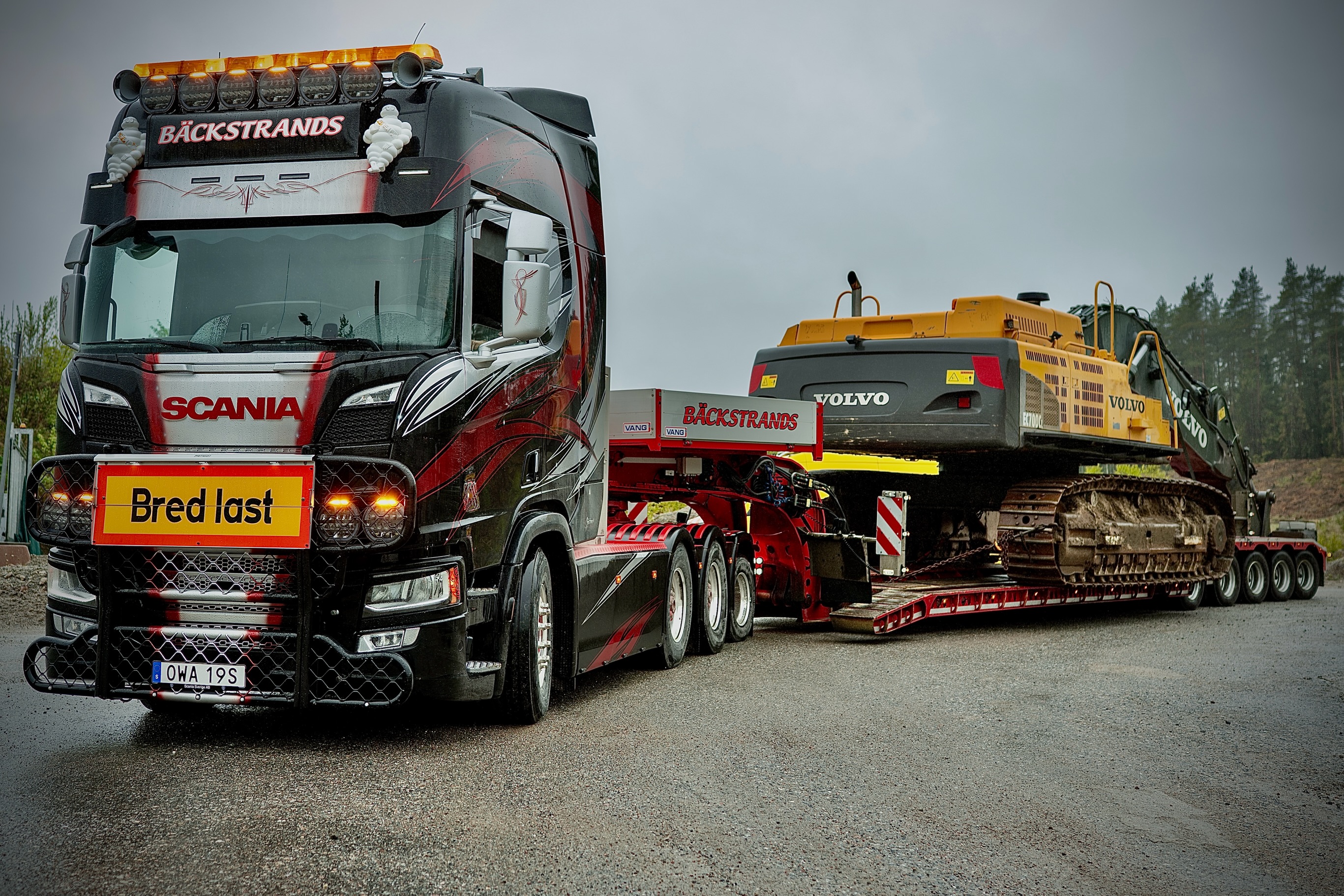 Volvo EC700 transporterad denna vecka 🚛
Tack för förtroendet.
#bäckstrandstrailer #specialtransport #bredlast #maskintransport #volvoec700
