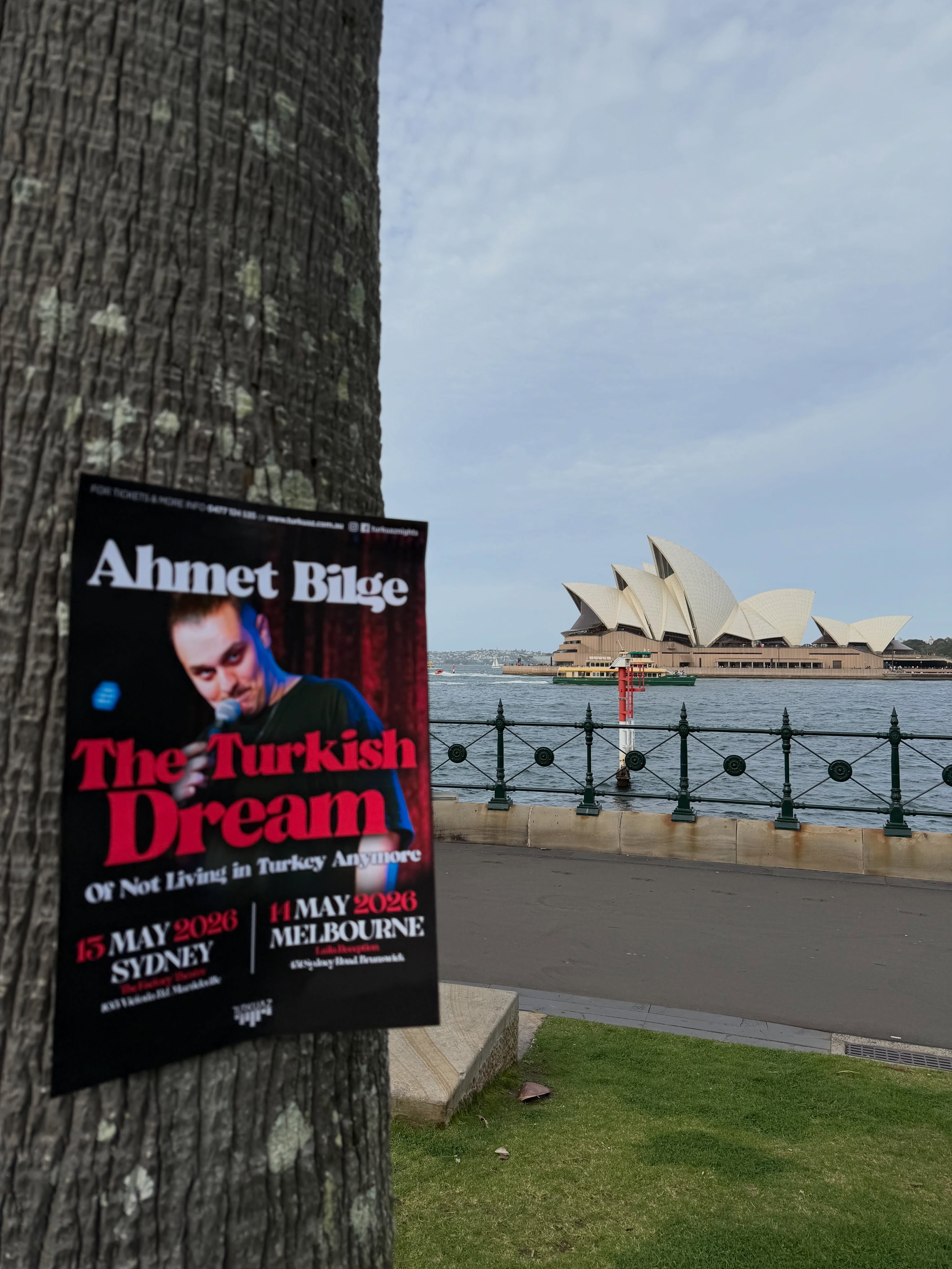 Sydney, he is here 🇦🇺🔥
Ahmet Bilge hits the Harbour City tonight with his globally sold-out show “The Turkish Dream” — and this is your one chance to see it live.
🎤 Sydney – 13 May 2026
🎤 Melbourne – 14 May 2026
Internationally acclaimed. Sharp. Unfiltered. Unmissable.
🎟 Secure your seats now: www.turkuaz.com.au
BU GECE KAÇMAZ!
#AhmetBilge #TurkuazNights #SydneyEvents #MelbourneEvents #standupcomedy
