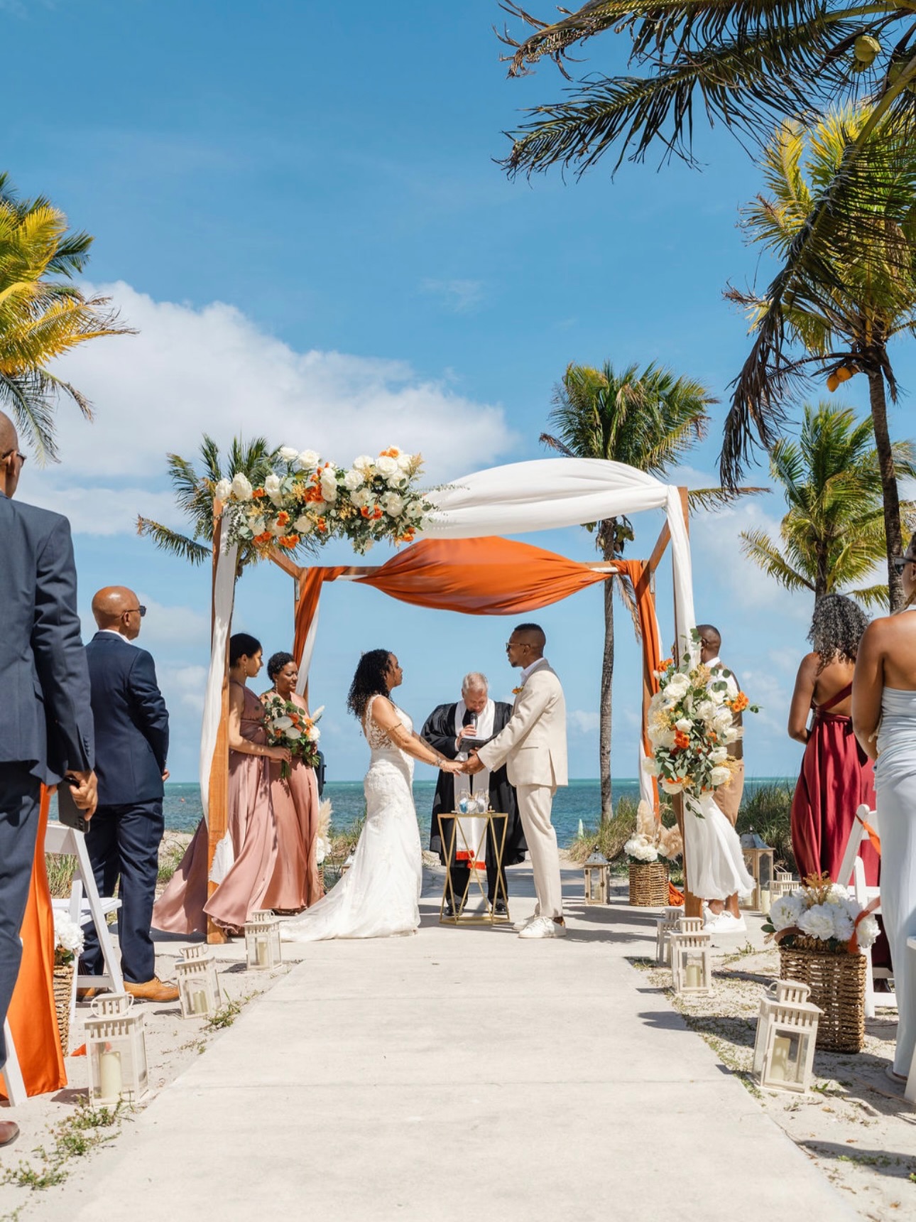 Beach Wedding | Crandon Park, Key Biscayne
✨ 40 guests. A private beach. The Atlantic as your backdrop.
This April, we had the honor of bringing together a group of 40 guests from the French Caribbean and Paris to celebrate love on the shores of Crandon Park, Key Biscayne, one of Florida’s most breathtaking and exclusive beach venues, just minutes from Miami.
A fully private ceremony. The sound of waves as they said “I do.”
This is what a destination wedding in the USA looks like when every detail is crafted for you 💍🌊
Whether you’re dreaming of…
🌴 A barefoot ceremony on a Florida beach
🌆 A rooftop celebration above the New York skyline
🏜️ A dramatic elopement in the canyons of Nevada
We design bespoke weddings across the United States for international couples, from first consultation to the last dance.
Based in the USA. Fluent in French. Obsessed with details.
📩 Let’s talk about your vision → link in bio
Pour nos couples francophones, nous parlons votre langue 🇫🇷
Planning and decoration @parismiamievents
Photographer @amarena.productions
Videographer @amarena.productions
Rentals @christinaspartyrentals