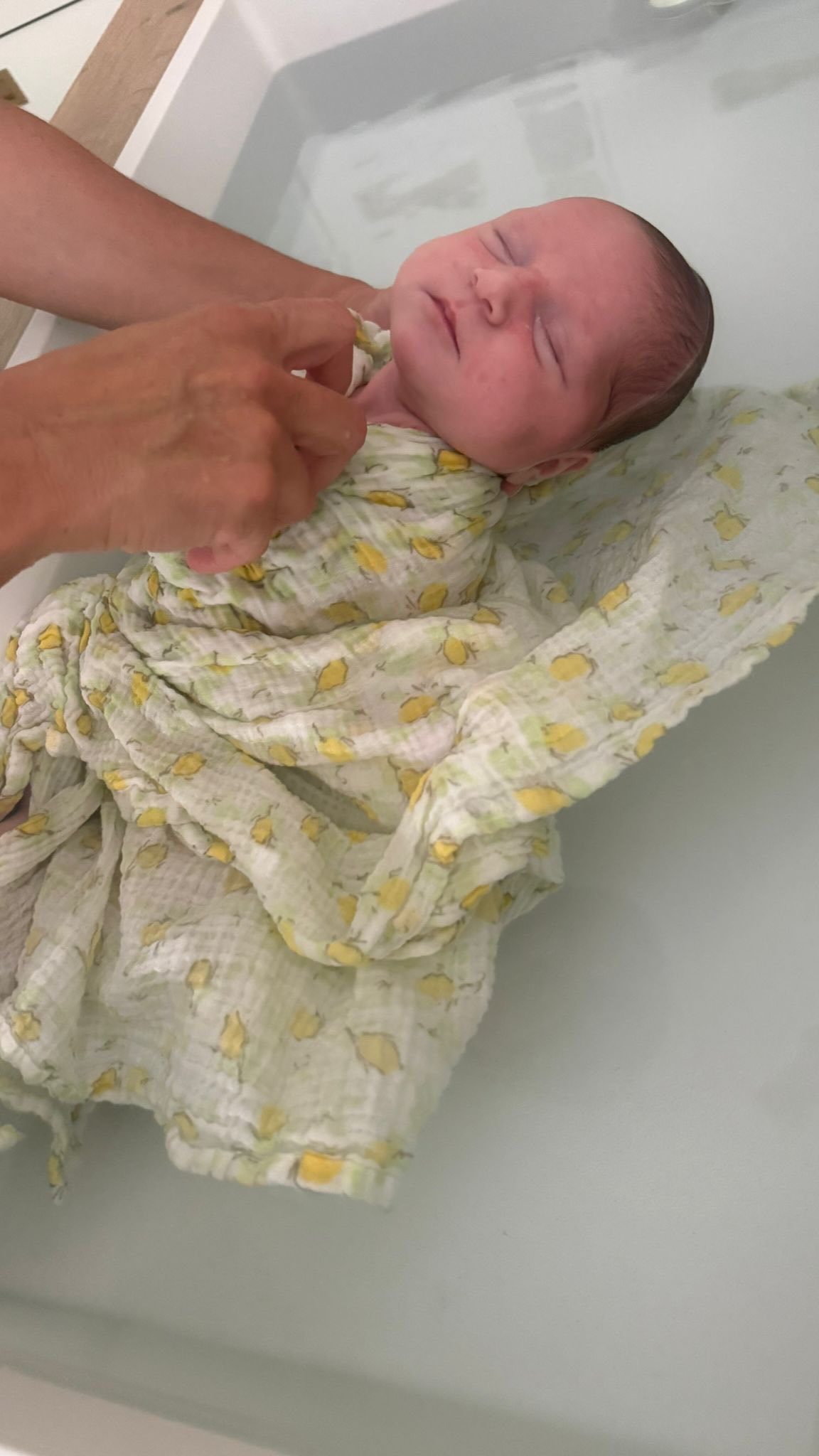 ✨ Message aux futures mamans dont l’accouchement est prévu prochainement ✨
Le thérapeutique bain bébé est un moment unique, rempli de douceur, qui permet à votre nouveau-né de retrouver des sensations rassurantes et de vivre un instant de détente profond.
Si vous souhaitez partager ce moment précieux avec votre bébé, pensez à réserver votre rendez-vous dès maintenant.
Pour rappel, ce soin se réalise idéalement dans les 21 jours suivant la naissance afin d’en préserver toute la magie. 🤍
Jenny accompagnante périnatale, formée au Bain de Sonia
📍 Rêve de Bien Naître
11 bis rue du Fief
92100 Boulogne
📞 06 16 02 14 65
🌐 Réservation & infos : www.revedebiennaitre.com
#tbb #bainbébé #baindesonia #bainthérapeutique #thalassobainbébé