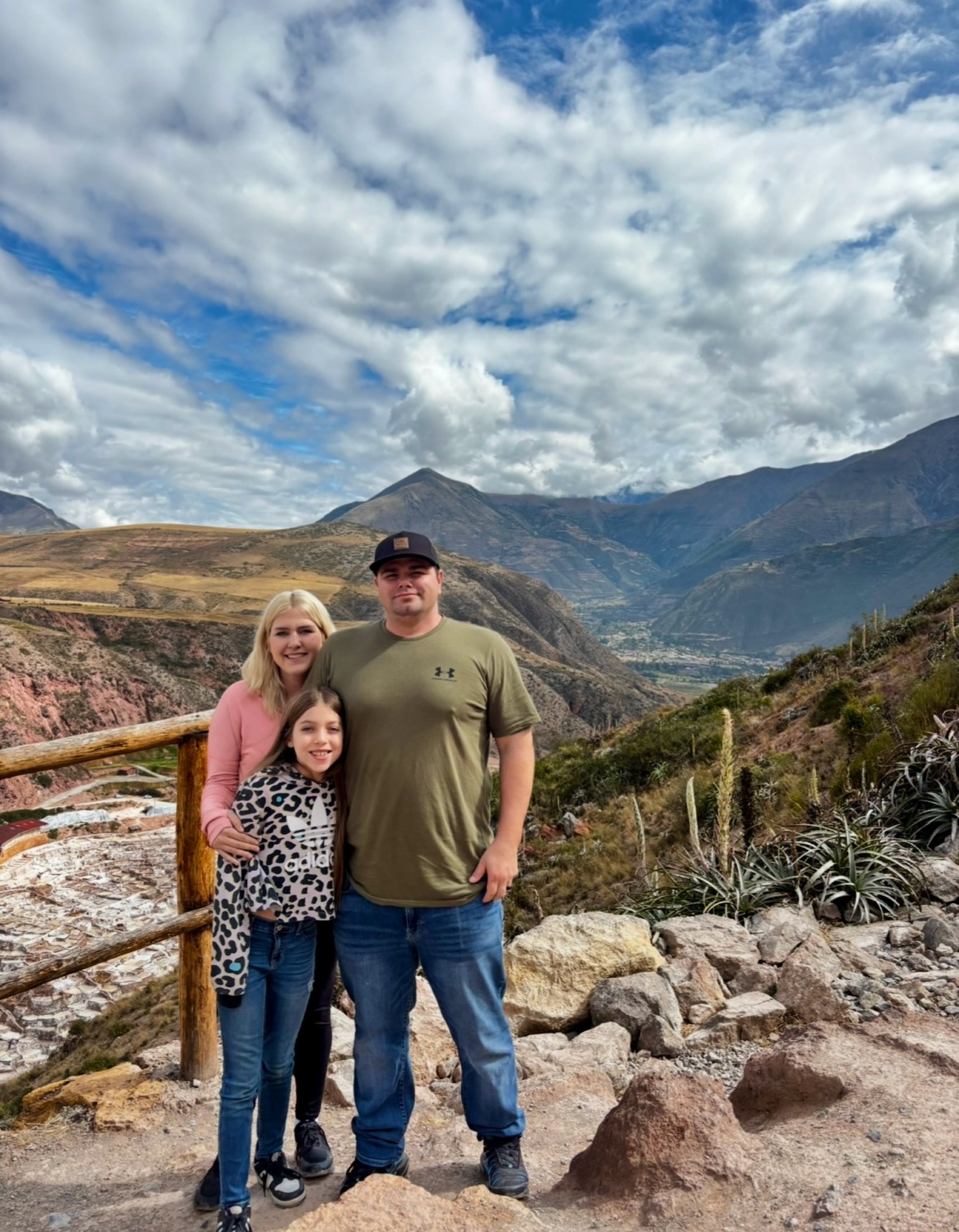Views like this make the long drives through Peru completely worth it 🇵🇪✨
#PeruRoadTrip #PeruTravel #SacredValleyPeru #Andes #TravelFamily