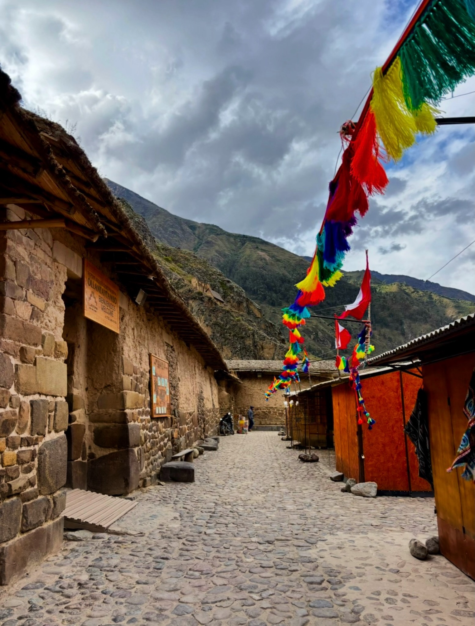 The Sacred Valley feels like stepping into another world ⛰️✨ From ancient Incan ruins to mountain views that don’t even look real, Ollantaytambo completely stole our hearts in Peru 🇵🇪🤍
#Peru #Ollantaytambo #SacredValley #VisitPeru #travel