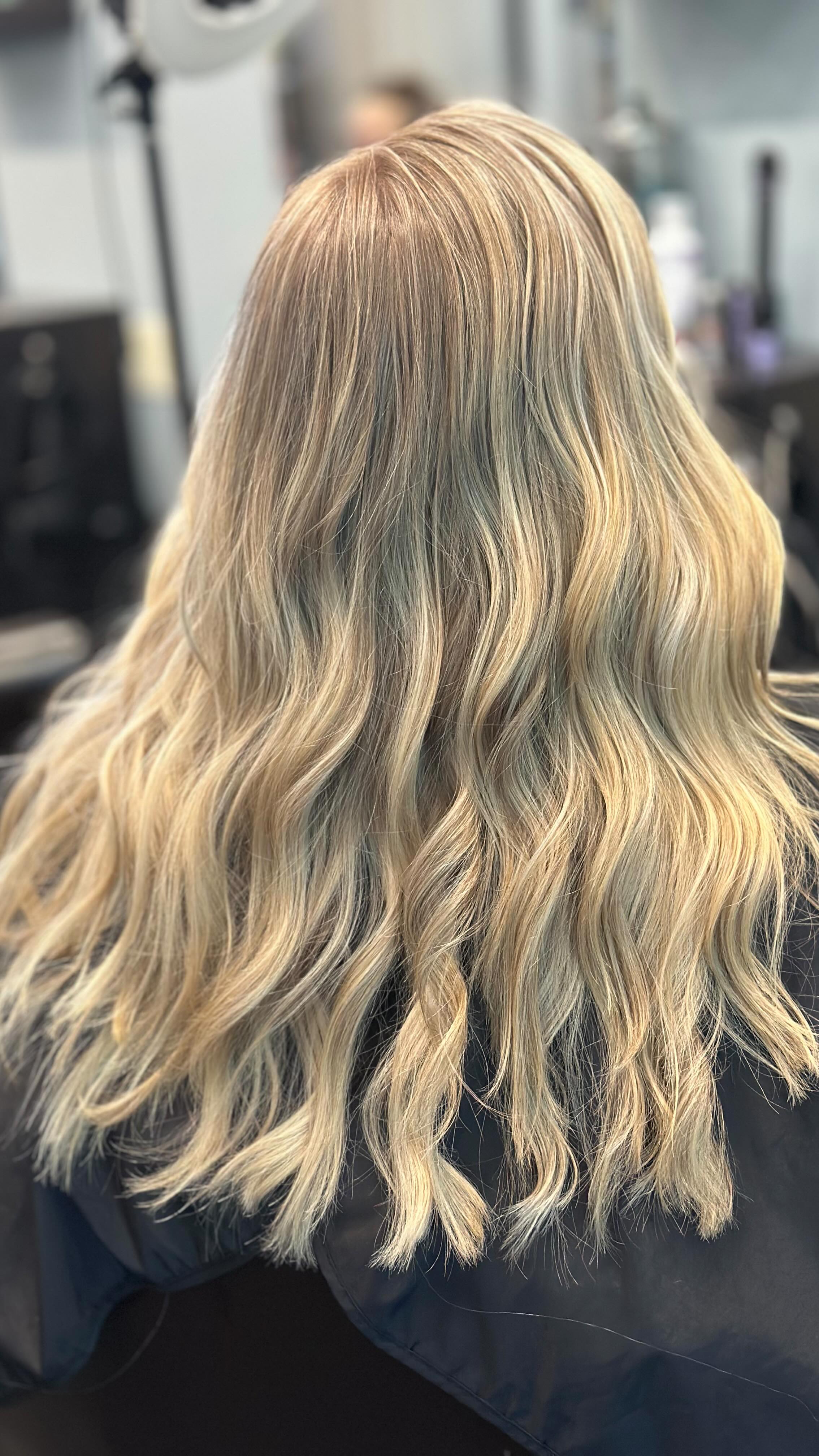 This is your sign to book the blonde appointment 🤍 by @beautybybecccca
#BlondeTransformation #BlondeSpecialist #DimensionalBlonde #buckscounty
