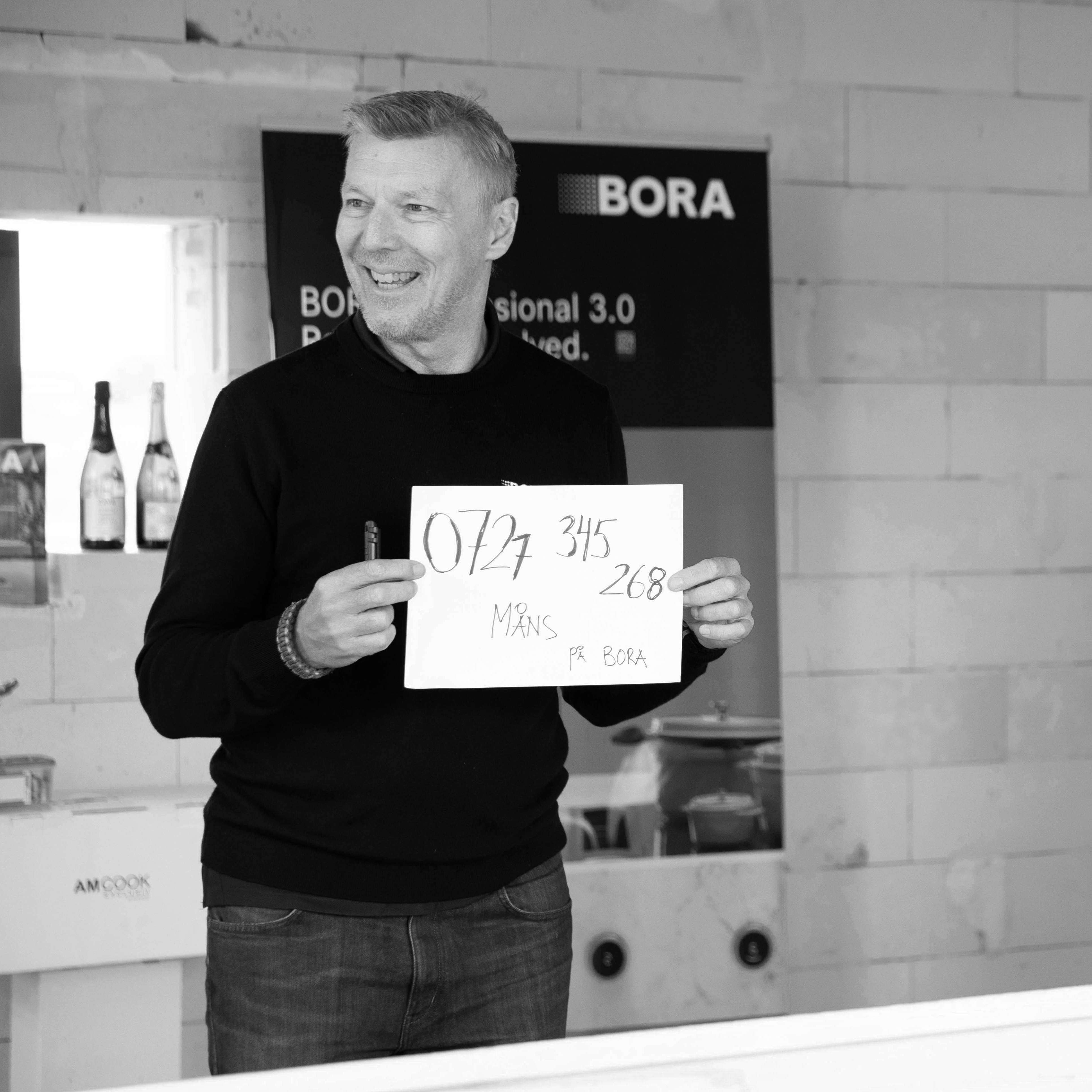 Vi tackar Måns från Bora för den stora hjälp vi fått med häll, vitvaror med mera.
Kullabergahus – där naturen flyttar in. Med trä och sten skapar vi hem som lever i harmoni med sin omgivning.
#kullabergahus #borascandinavia #nyproduktion #stenhus #prefabhus #villa