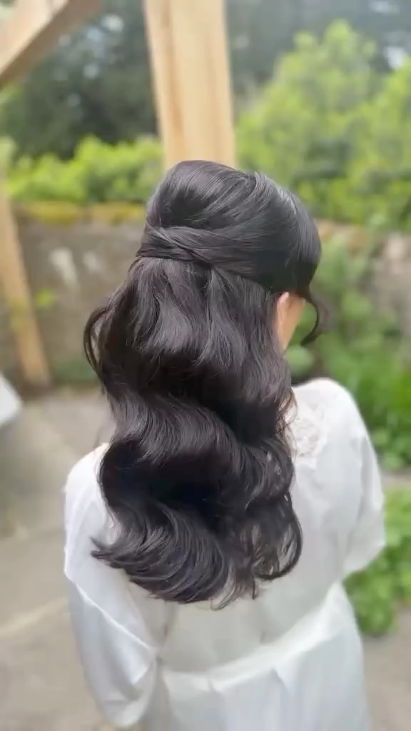 Soft bridal waves with the most beautiful shine ✨
It was such a pleasure creating this look for my gorgeous bride this morning such a lovely relaxed wedding atmosphere from start to finish 🤍
Timeless, polished styling designed to feel effortless, elegant, and completely personal to each bride.
Award-Winning Bridal Hair & Makeup Specialist
#bridalhair
#bridalhairstylist
#bridalhairandmakeup
#bridalwaves
#softwaves