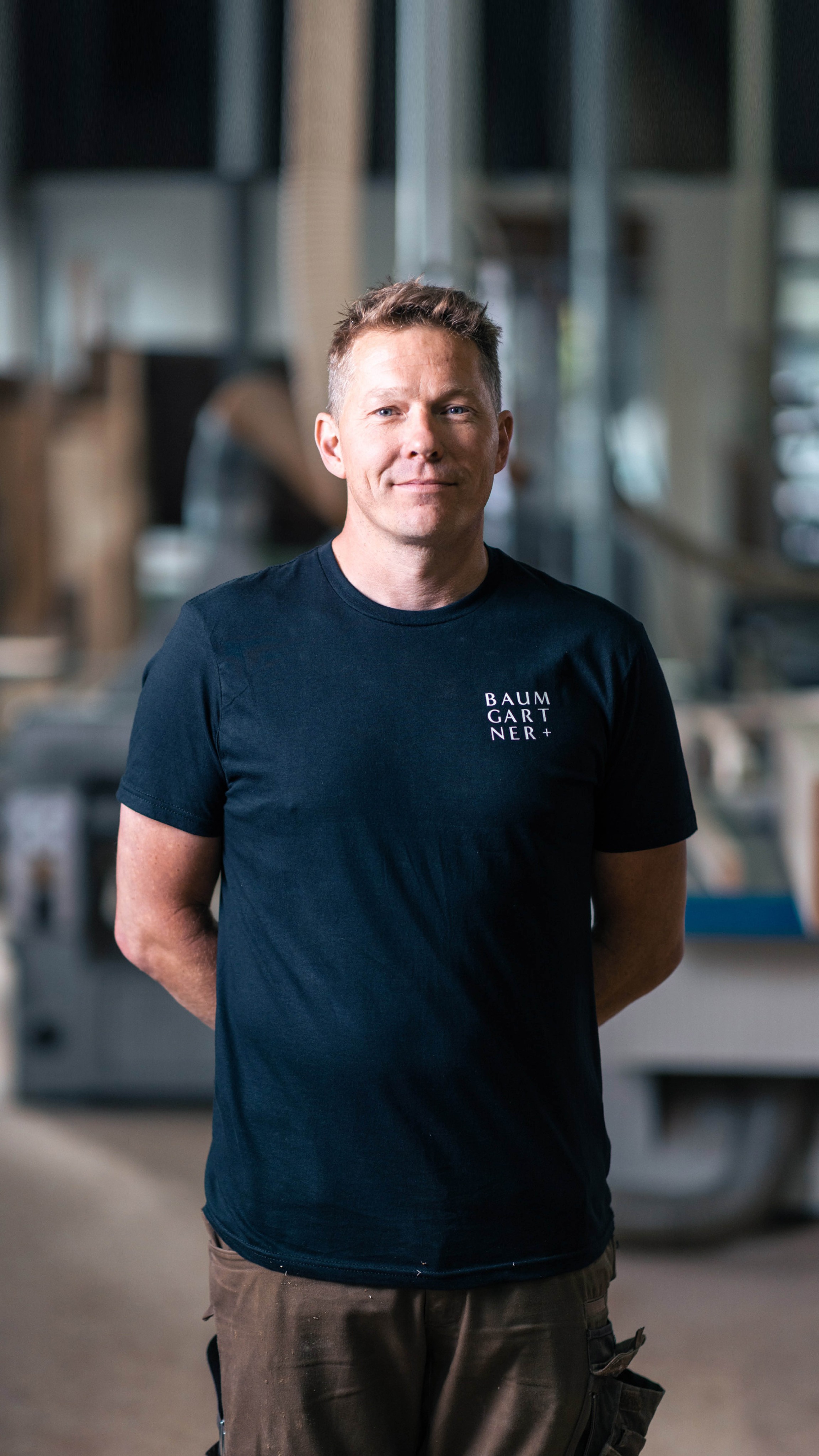 "Holz finde ich leider geil, muss ich ganz ehrlich sagen!" – Matthias Baumgartner, Inhaber der 1972 in Penzberg gegründeten Schreinerei Baumgartner.
Besonders hat diesen Kunden vor allem das herzliche und dynamische Team gemacht, hier brennen wirklich alle für ihren Beruf und den Werkstoff "Holz".
Wir glauben, dass man das auch bei unserem Schreinerei-Portrait spürt...
#rebranding #branddesign