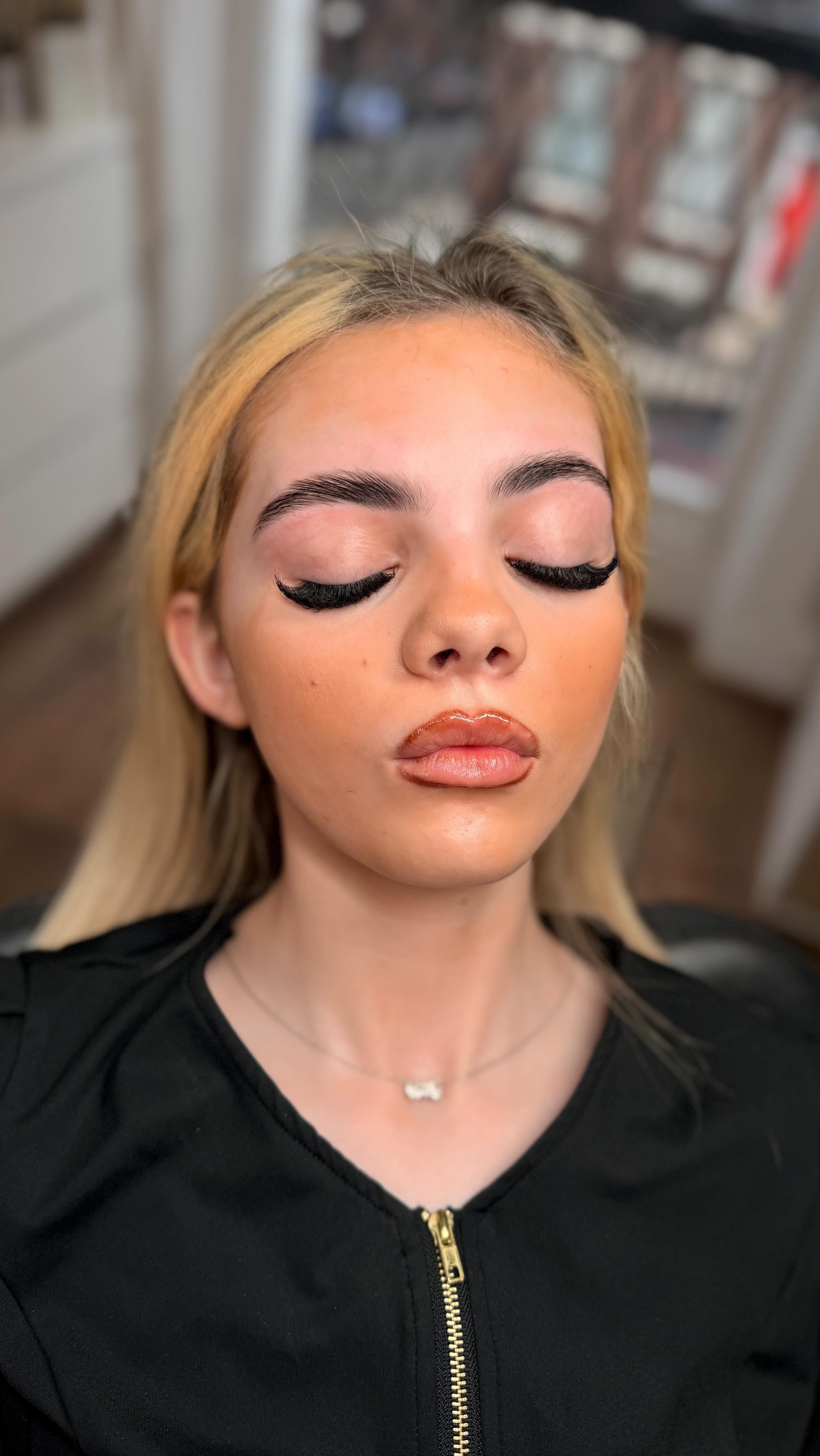 The real reason your brows feel sparse 👀
It’s usually not one big thing… it’s the tiny habits repeated every day.
Plucking “just one hair” every morning still adds up to overplucking over time, and eventually those hairs can stop growing back as thick… or at all. 😅
Another thing people don’t realise? Some brow gels, pomades & heavy makeup products can weaken hairs, dry them out, or cause breakage when they’re constantly rubbed off and reapplied.
If you want fuller, healthier brows:
✨ Put the tweezers down for a few weeks
✨ Be gentle when removing makeup
✨ Use nourishing brow serums/oils
✨ Avoid stiff, drying products daily
✨ Brush brows through to stimulate blood flow
✨ Keep up with regular professional treatments instead of DIY picking
Healthy brows grow with consistency 🤍