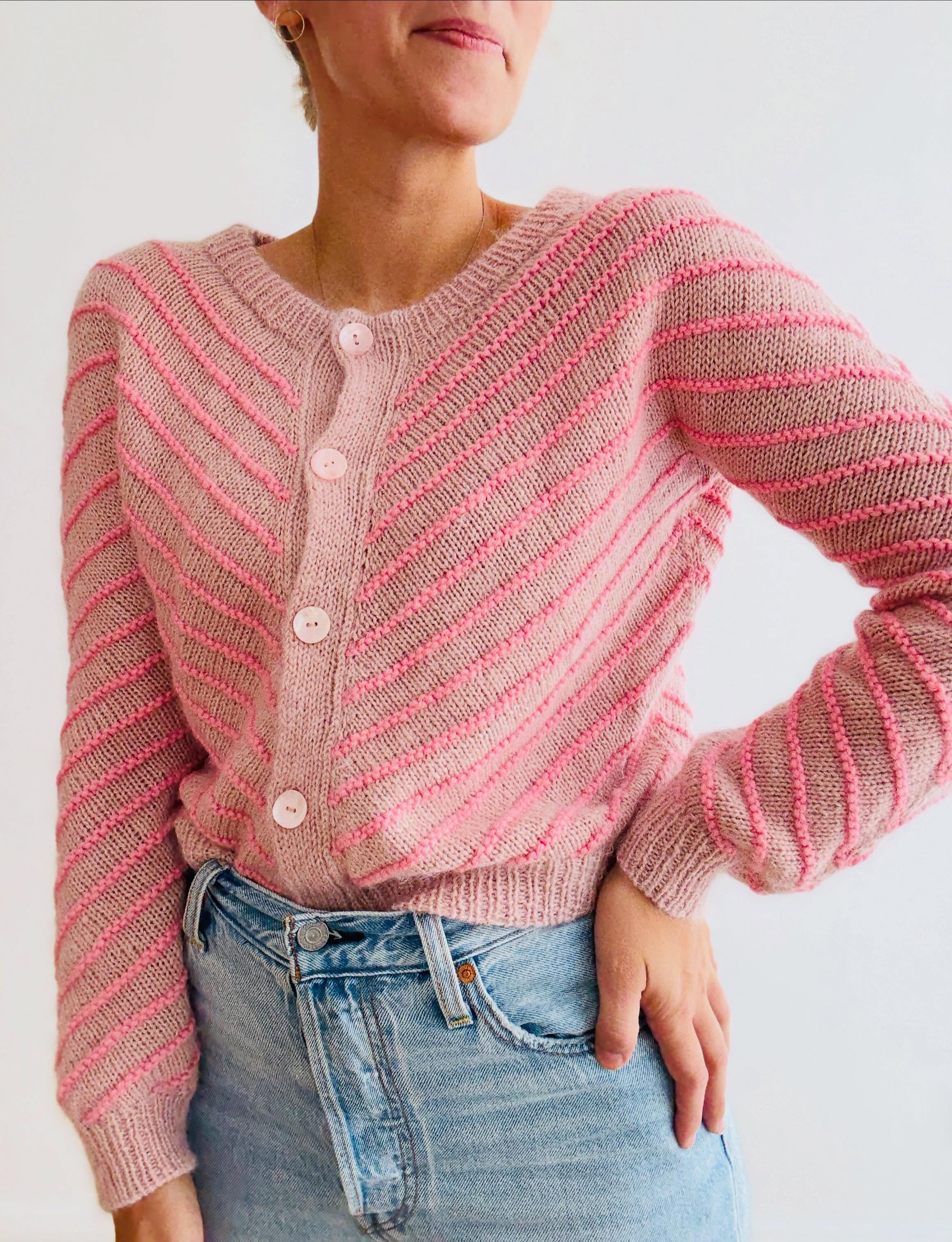 Pink is always a good idea 🌸 🌼 🌷 Stripes as well.
.
.
.
.
This sample of the Pauline Cardigan was made by @iva.strickt during the test knit 💗
.
Pattern by me - #paulinecardigan - and available now in German, English, French and Danish on my website and Ravelry 🎉
.
Wool: Arwetta, Tilia and Peruvian Highland Wool by @filcolana
.
Advertising
.
#knitting #knittinglove #knittingaddict #knitknitknit