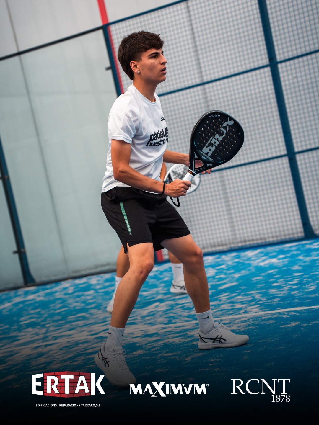 👑 DÍA DE FINAL. El momento para el que llevan una semana compitiendo.
Esta mañana se decide quién levanta el trofeo del Ertak Grand Slam en el Reial Club Nàutic de Tarragona 🏆🌊
Y después de las finales… entrega de premios y el gran sorteo final 🎁🔥 Porque en un Maximum, ganar no es solo cosa de los campeones.
Gracias a ERTAK por hacer de este torneo algo especial, y al Reial Club Nàutic por ser el escenario perfecto para cerrar una semana increíble 🙌
Nos vemos en pista. 🎾
✖ Maximum Padel Tour ✖