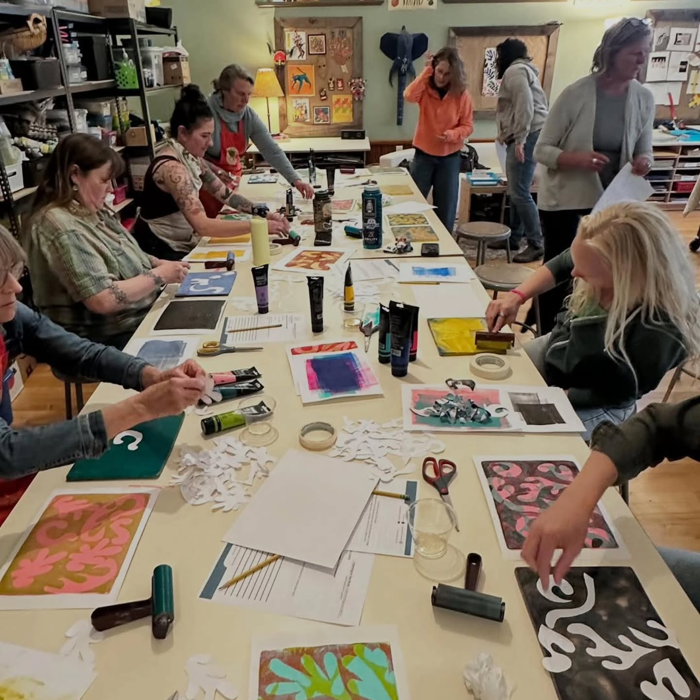 From @firsttrackswellness We’re getting ready!! Join us for Psychological Safety and Anchoring - a workshop on calming the nervous system as we make stamps and cards!
We can all use some strategies to calm our over-active nervous system! Don’t miss out!
Email theartroomeast@gmail.com to reserve your spot.
May 12 6-8pm at the Art Room East studio! Cost is $65.
#firsttrackswellness #theartroomeast #nervoussyatem #wellnessincolor