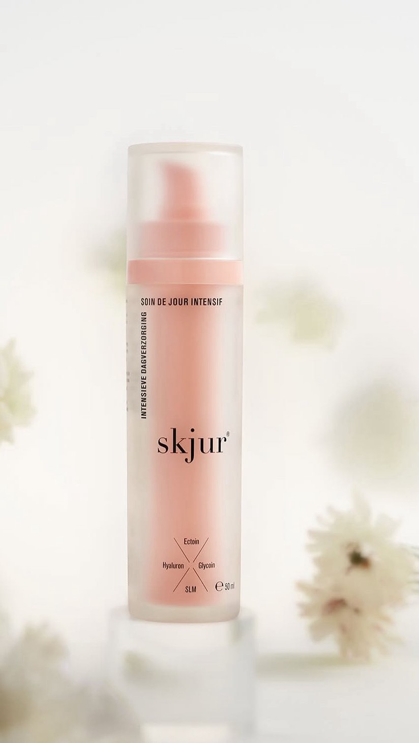 Happy Mother’s Day to all the badass mamas out there 🤍
Heute feiern wir all die Frauen, die jeden Tag alles geben und trotzdem nie vergessen, Liebe zu schenken. ✨
Ein kleiner Reminder heute auch mal an euch selbst zu denken. ☀️
skjur.shop
#skjur #muttertag #selfcare #antiaging