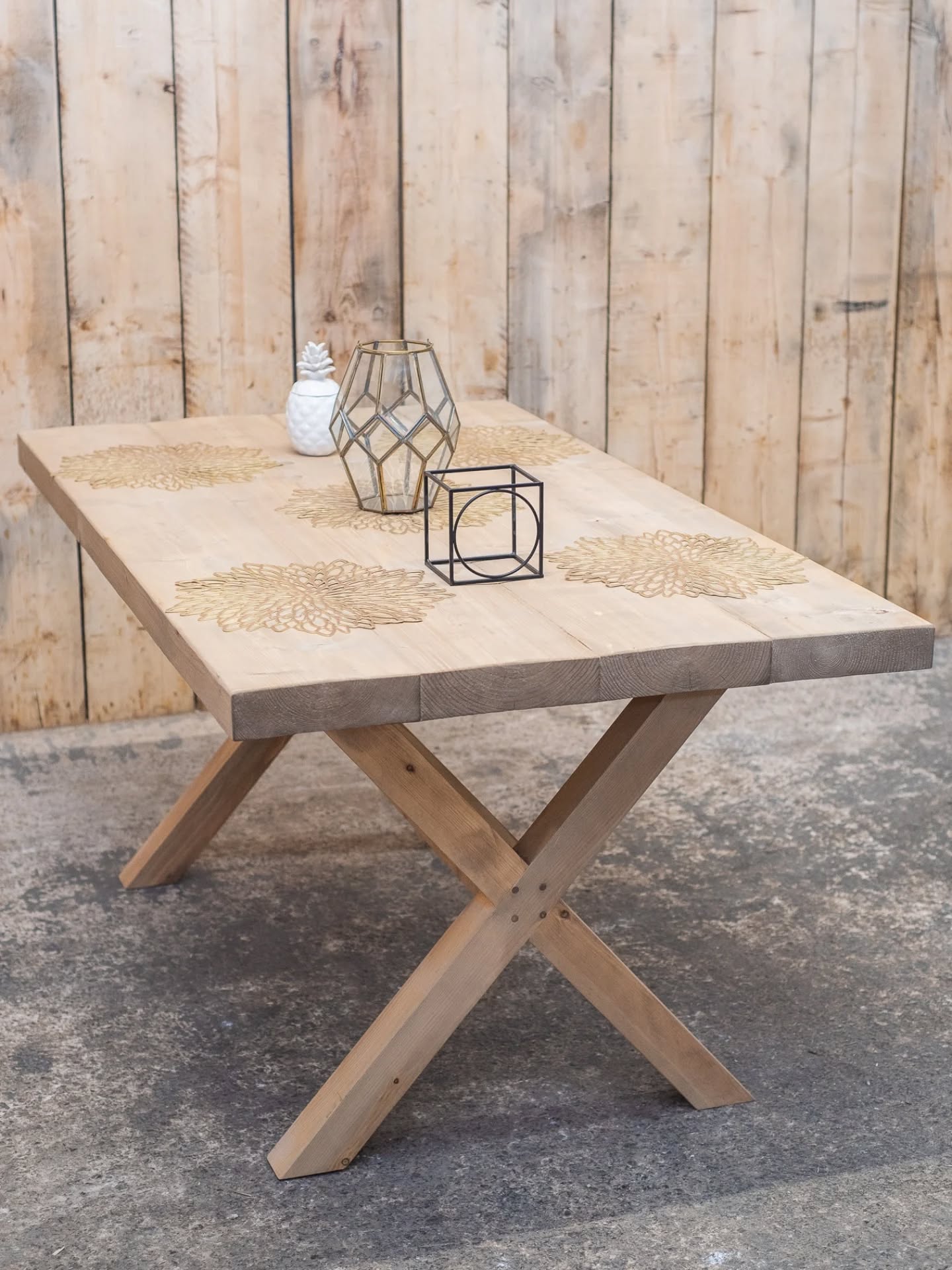 Another reclaimed table finished and ready for its new home 🙌
Sanded, finished, and brought back to life in the workshop 👌
Let's get yours made! Visit our website in our bio today.
.
.
#reclaimedwood #bespokefurniture #diningtable #madetolast #carpentry