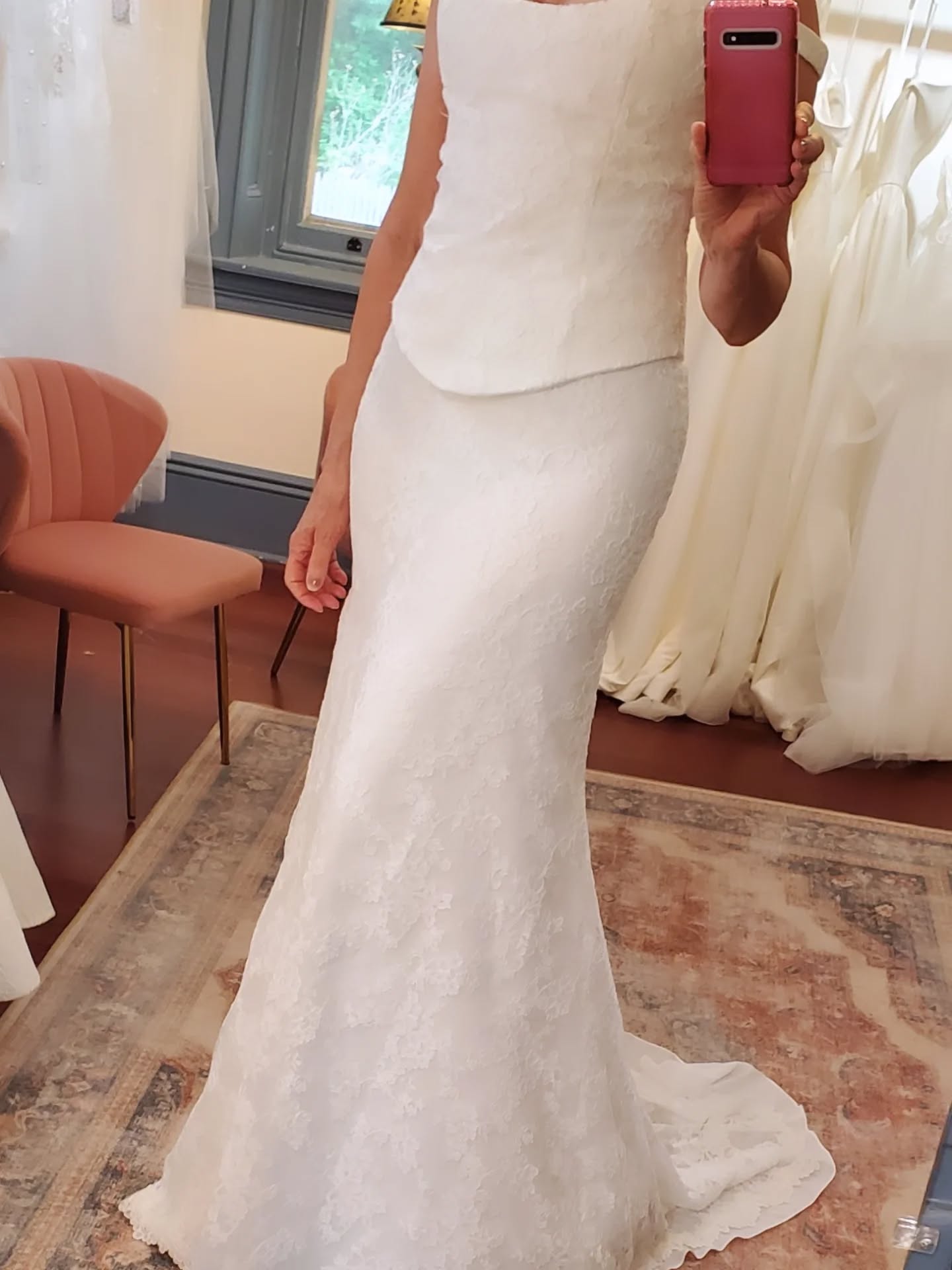 For those who may not prefer a ball gown, we are excited to feature the Winslet by @tara_lauren 💥💫. This design is classic yet sophisticated.
The Winslet is a two piece ensemble, offering the vesatility to wear each piece again after your wedding. The bodice, for example, would pair beautifully with jeans or a black velvet skirt. We encourage you to get creative with how you style it!
Remember, we are "all about you" 💗💓
#2piecebridalgown
#bestbridalshop
#allaboutyou
